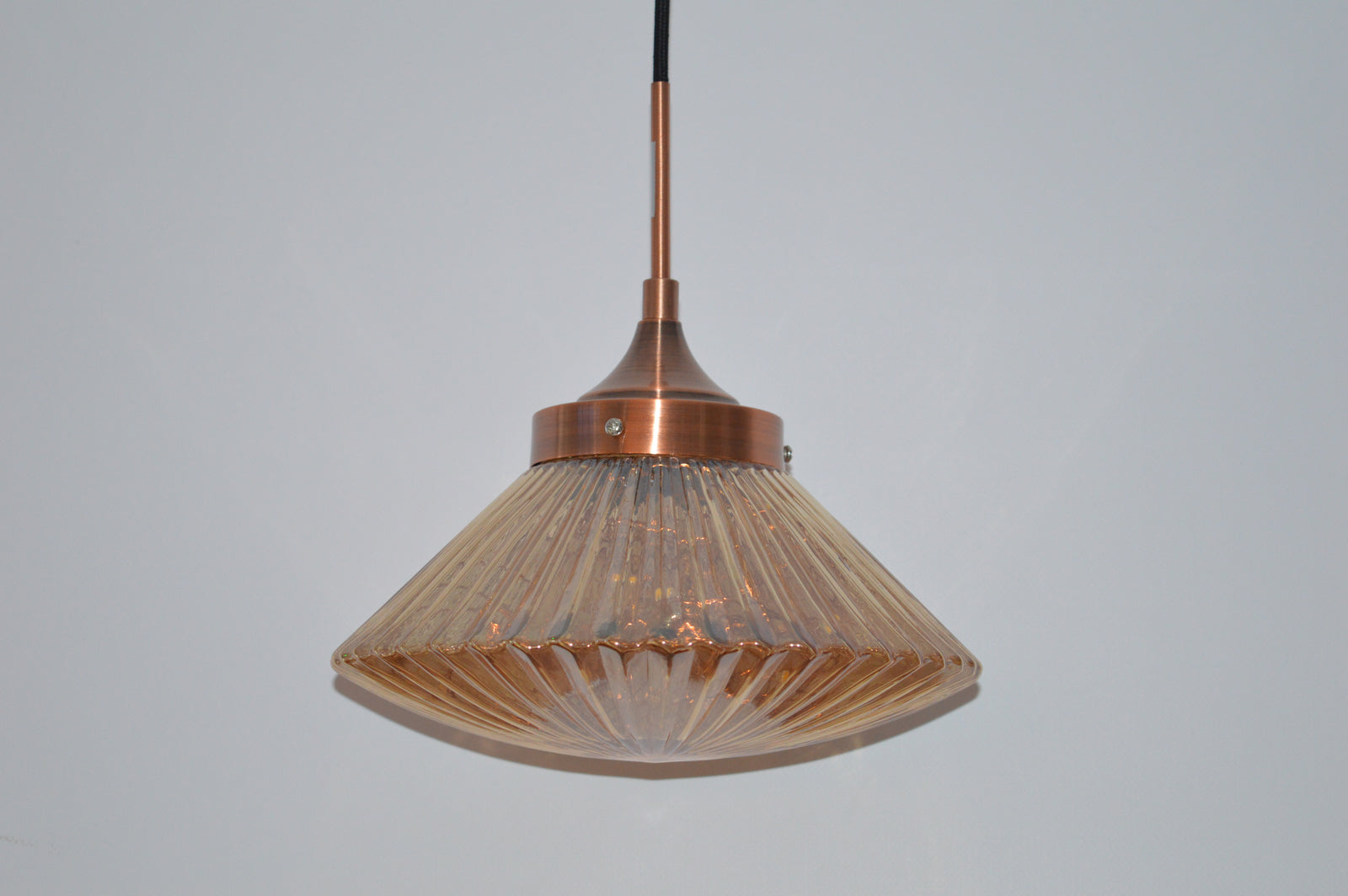 Modern Copper Glass Pendant Light – Elegant Ribbed Hanging Ceiling Lamp