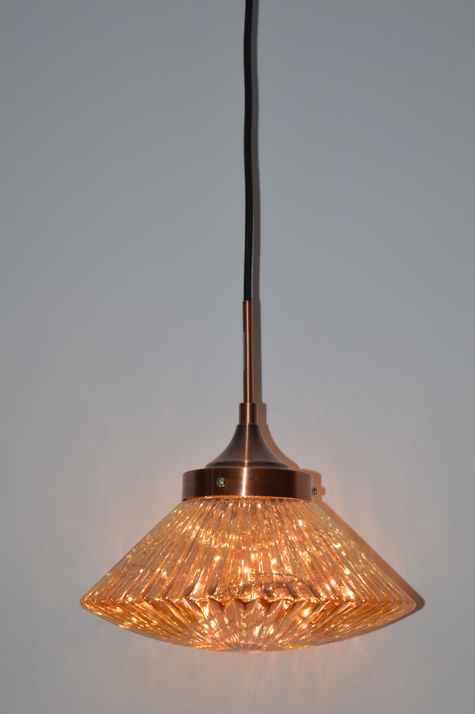 Modern Copper Glass Pendant Light – Elegant Ribbed Hanging Ceiling Lamp
