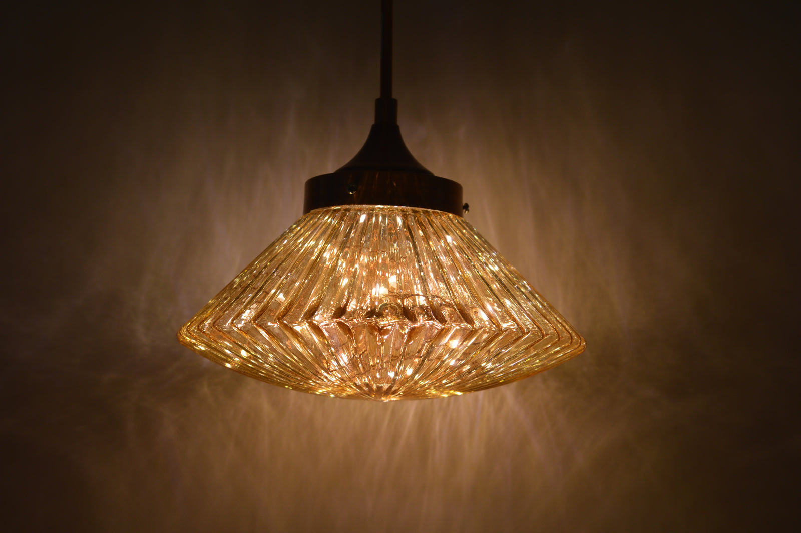 Modern Copper Glass Pendant Light – Elegant Ribbed Hanging Ceiling Lamp