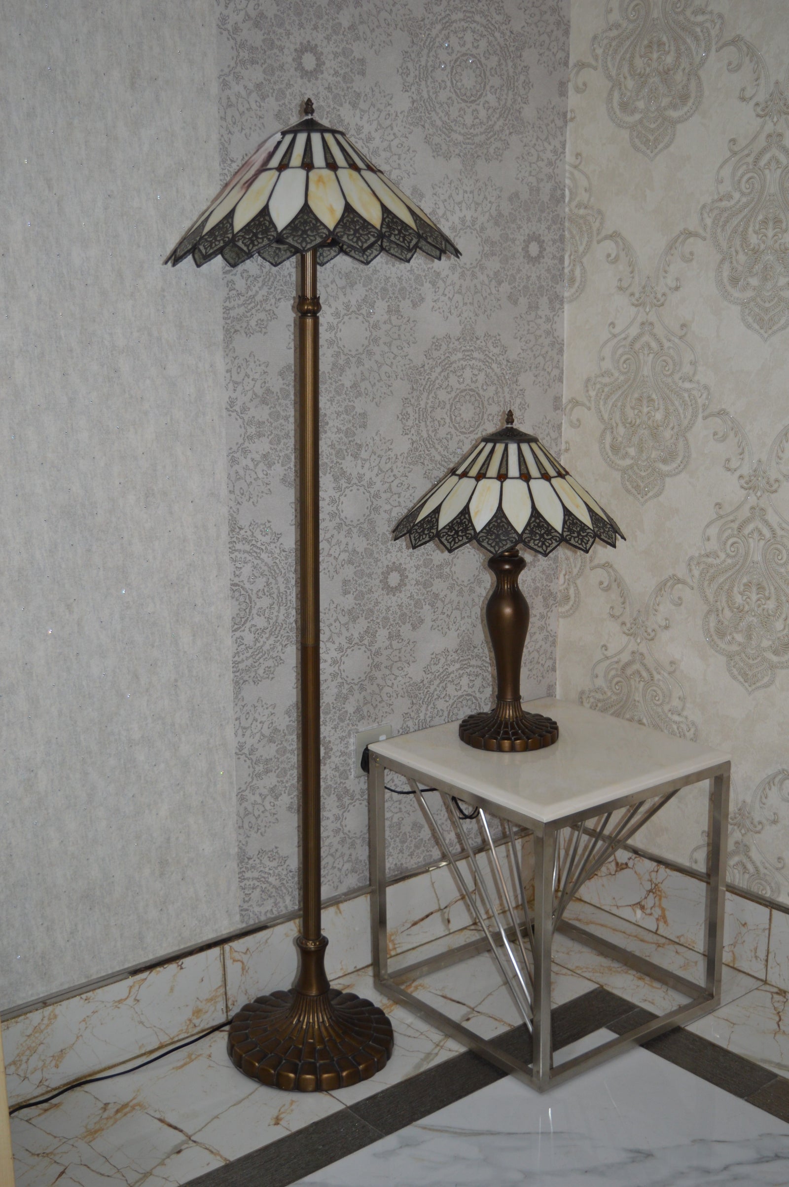 Luxury Gold Circular Crystal LED Small Table Lamp Modern Ring Bedside Lamp Home