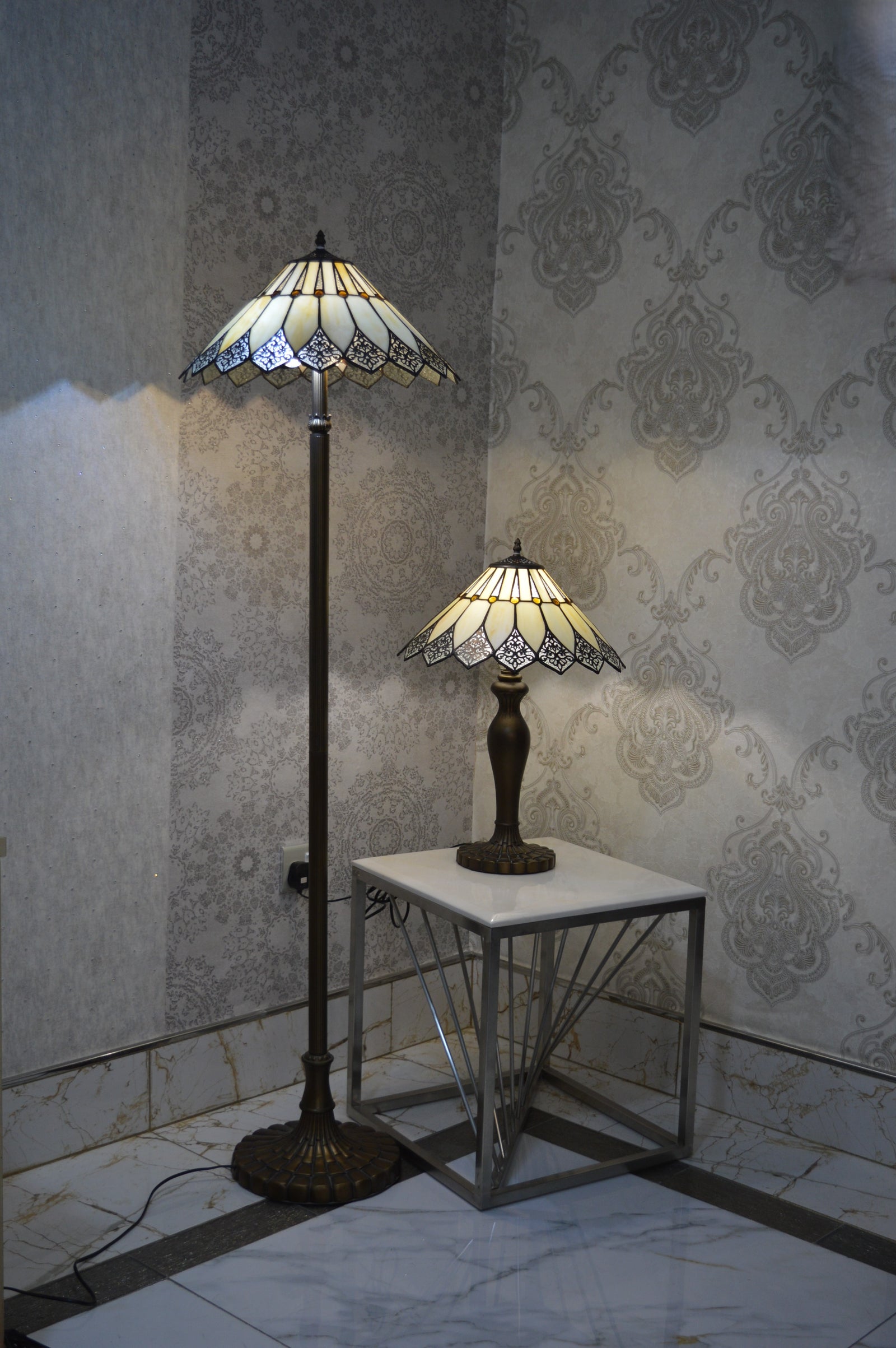 Luxury Gold Circular Crystal LED Small Table Lamp Modern Ring Bedside Lamp Home