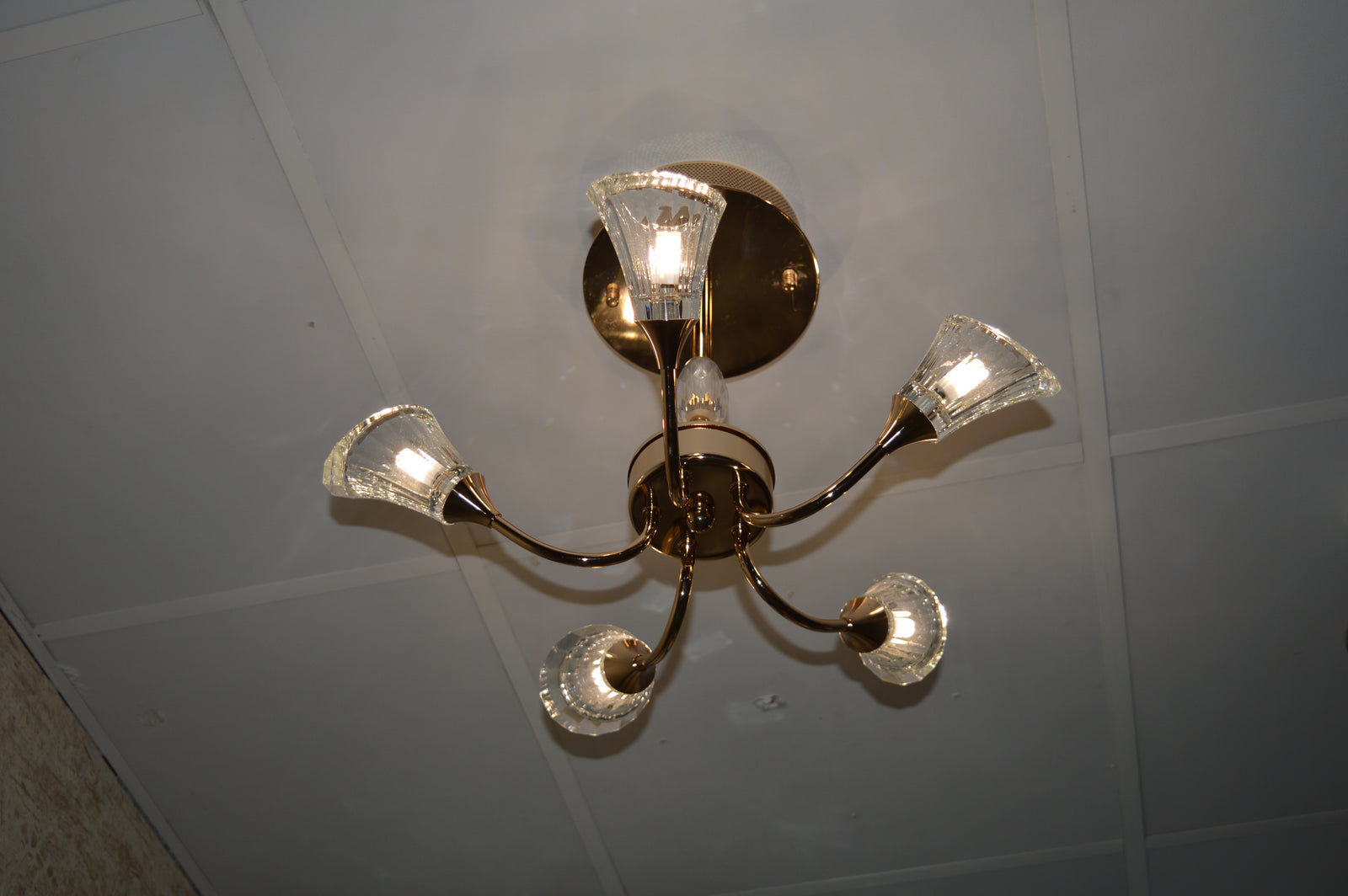 Luxury Crystal Glass Ceiling Chandelier – Modern LED Pendant 02 Colour 02 Size