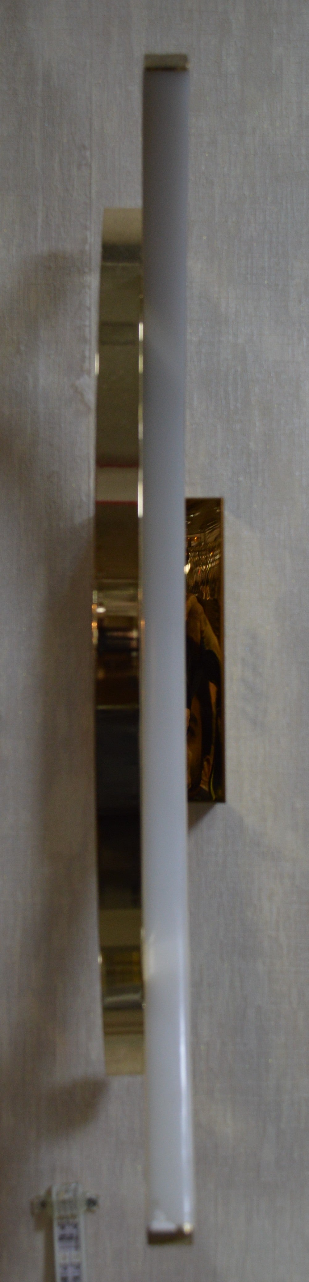 Modern Gold LED Wall Light – Contemporary Curved Decorative Wall Sconce