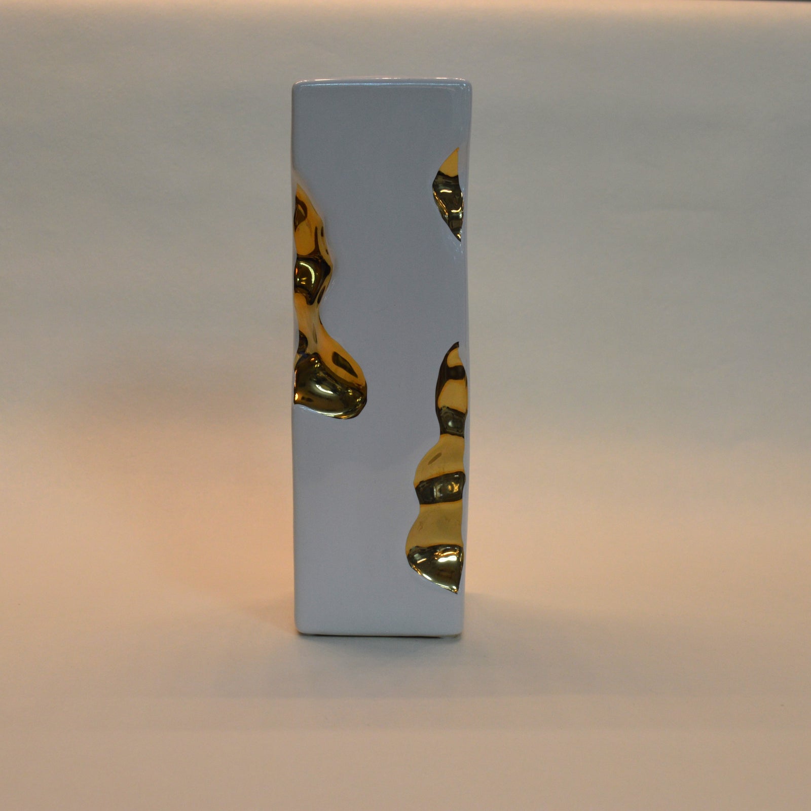 Home Décor White Cheese Flower Vase Ornaments in three different sizes -Gold