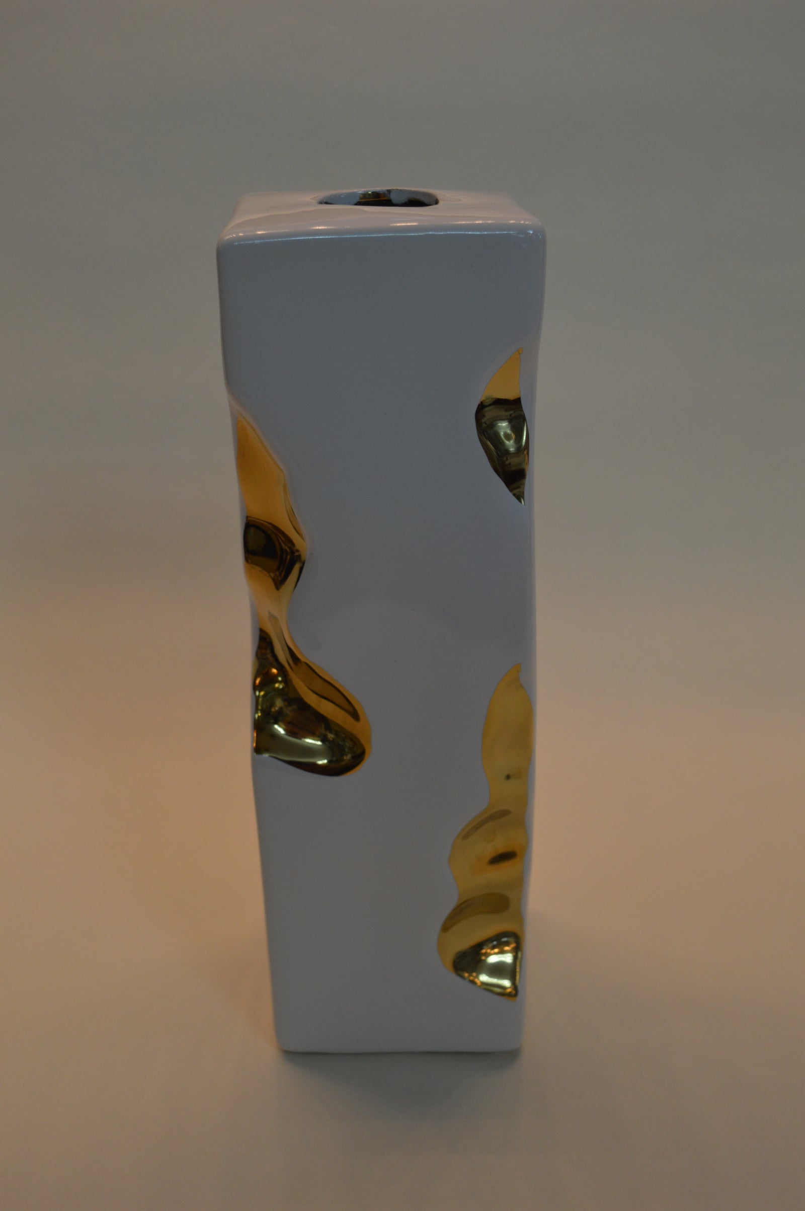 Home Décor White Cheese Flower Vase Ornaments in three different sizes -Gold