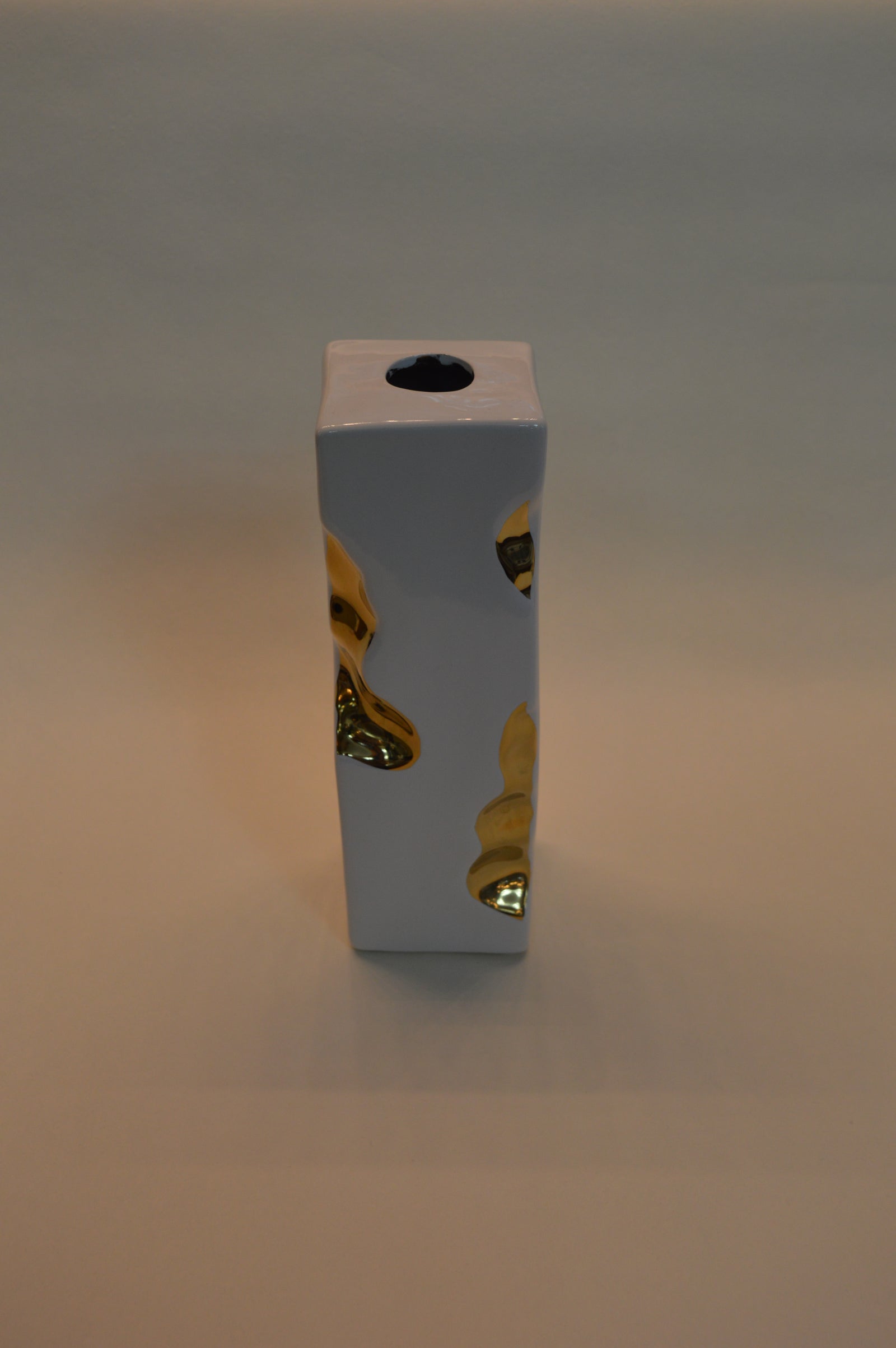 Home Décor White Cheese Flower Vase Ornaments in three different sizes -Gold