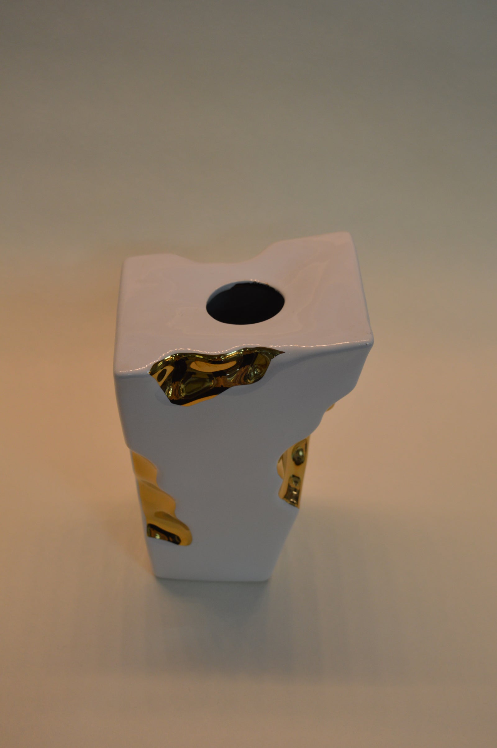 Home Décor White Cheese Flower Vase Ornaments in three different sizes -Gold