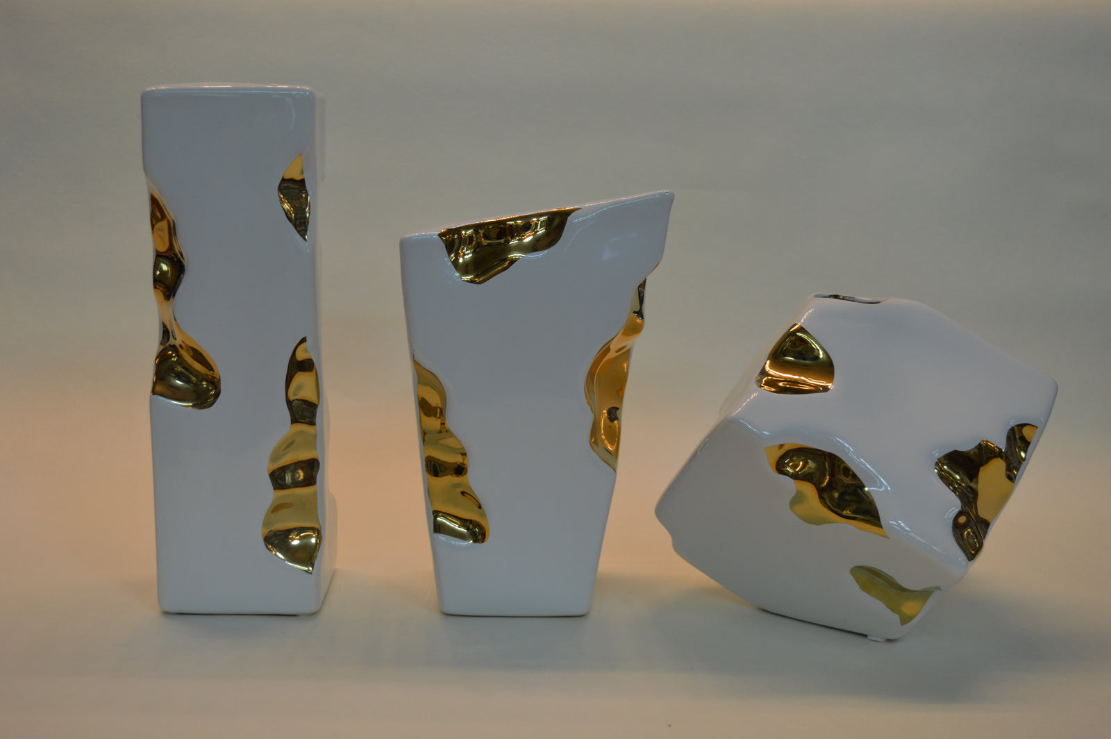 Home Décor White Cheese Flower Vase Ornaments in three different sizes -Gold