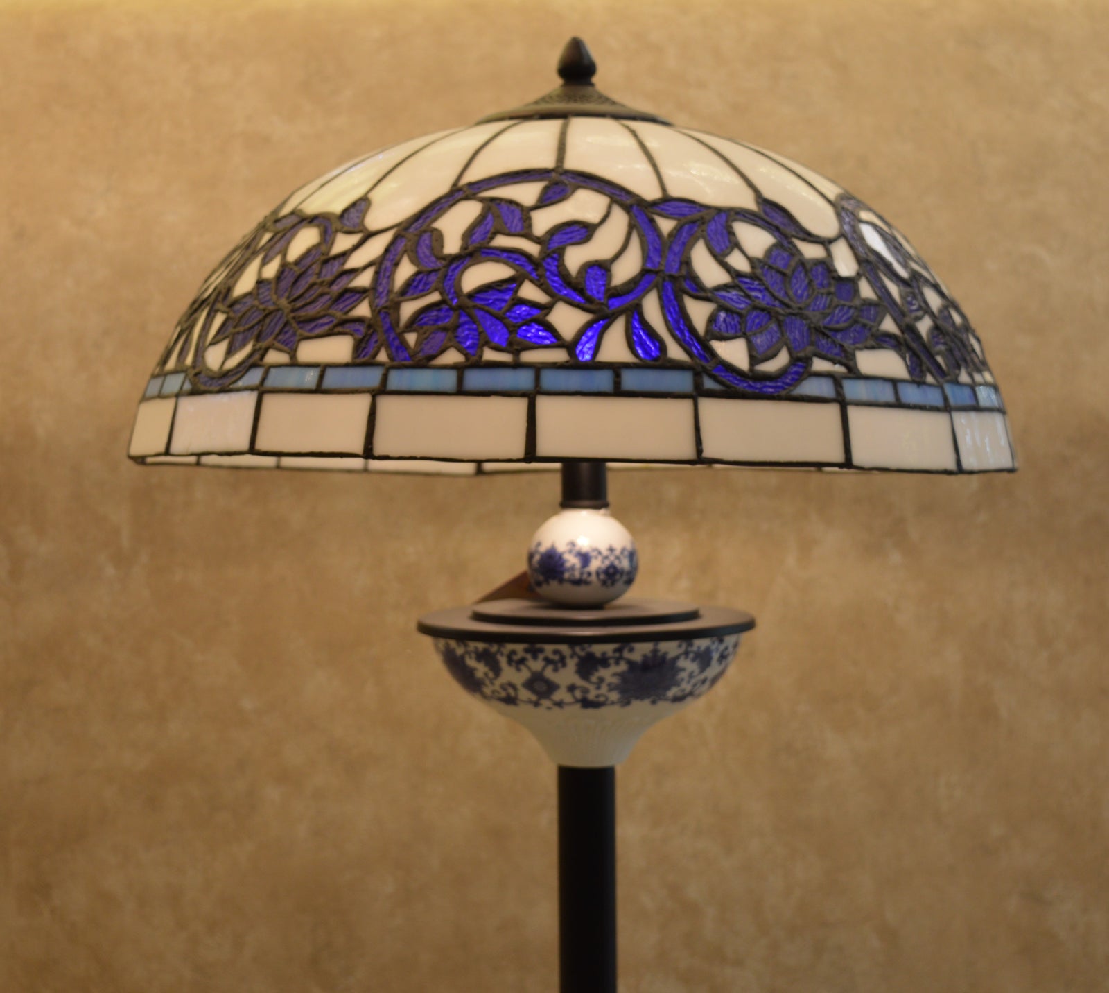 Tiffany Style Blue Floral Stained Glass Table & Floor Lamp Set