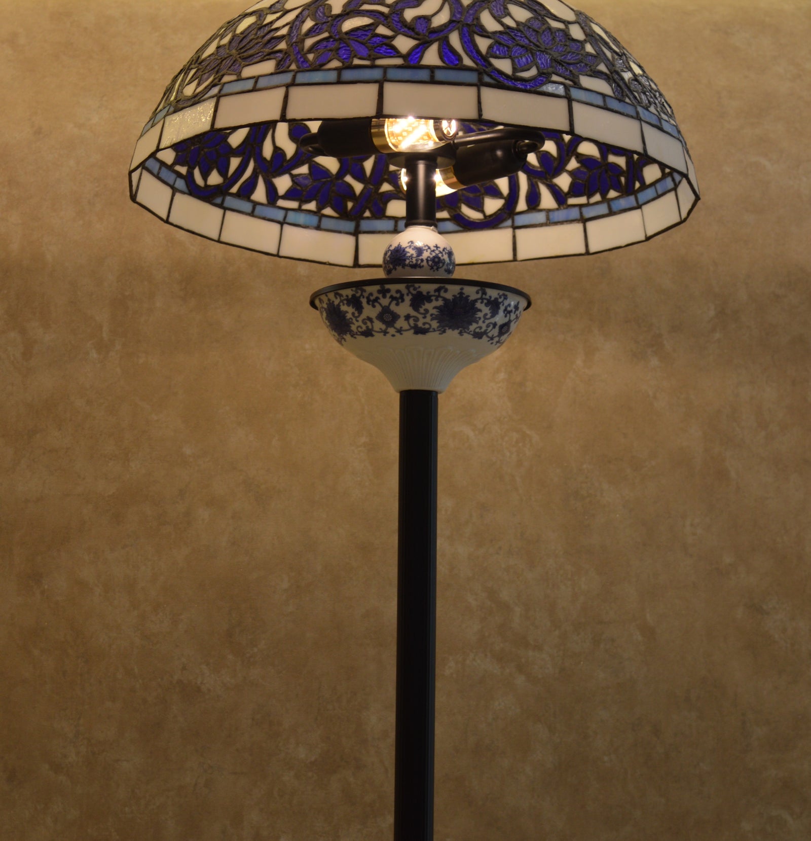 Tiffany Style Blue Floral Stained Glass Table & Floor Lamp Set