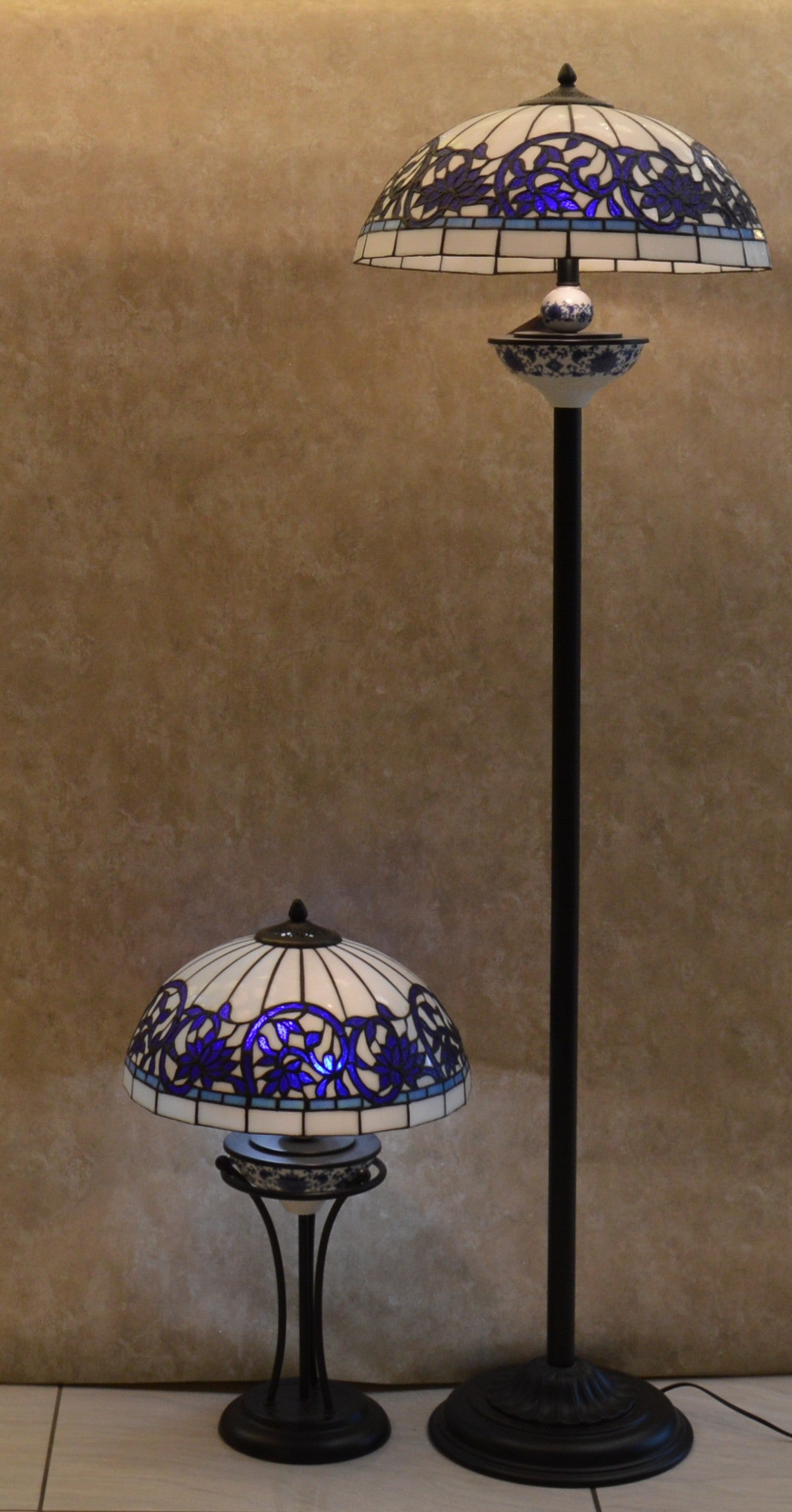 Tiffany Style Blue Floral Stained Glass Table & Floor Lamp Set