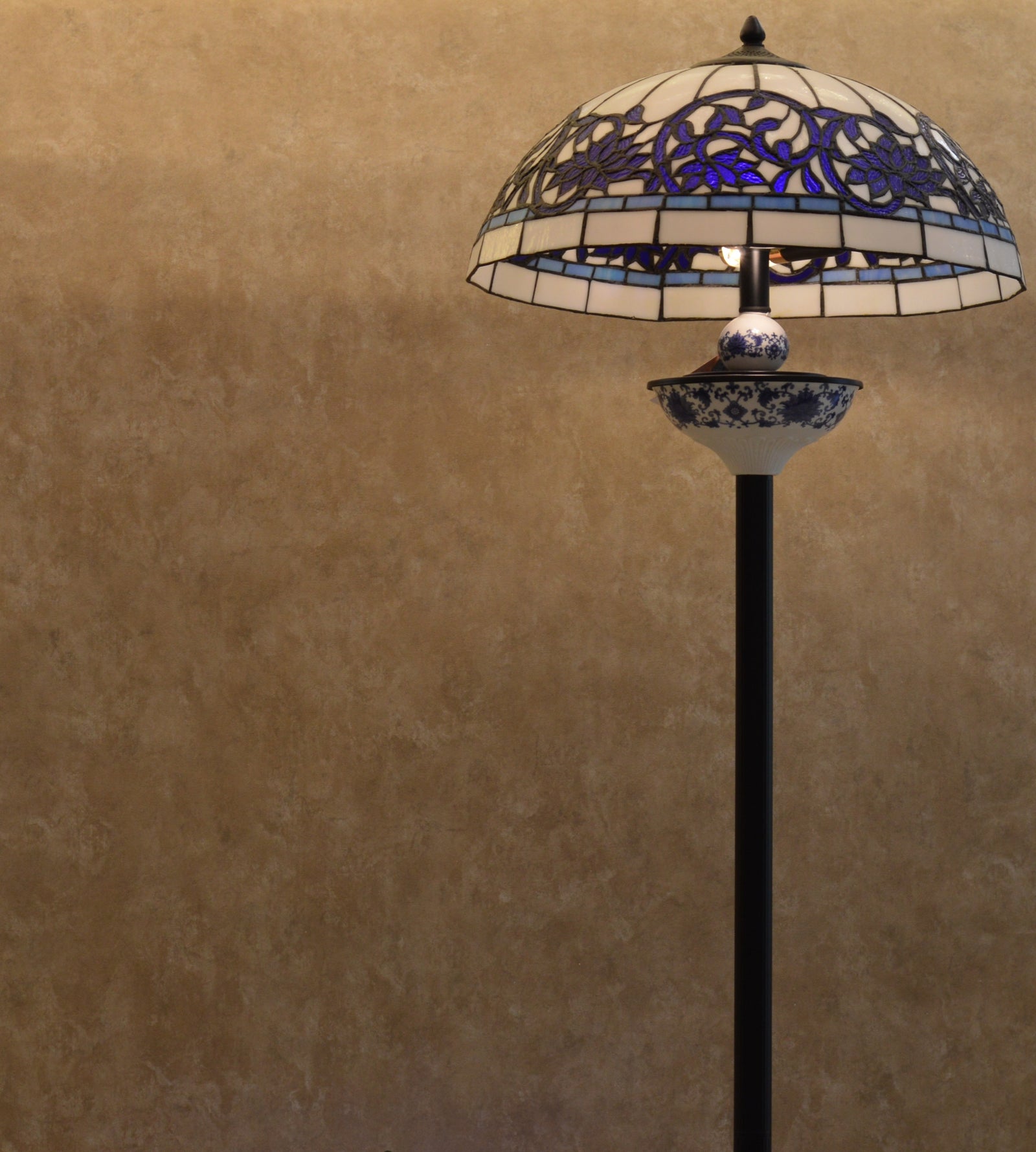 Tiffany Style Blue Floral Stained Glass Table & Floor Lamp Set