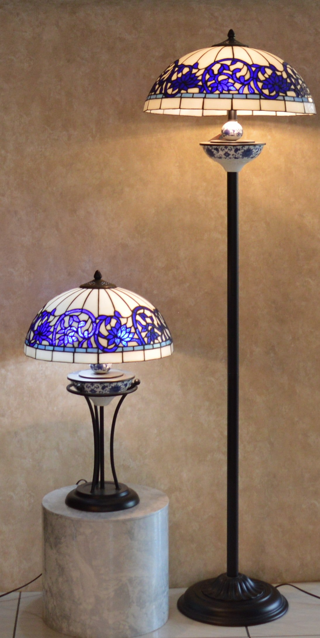 Tiffany Style Blue Floral Stained Glass Table & Floor Lamp Set