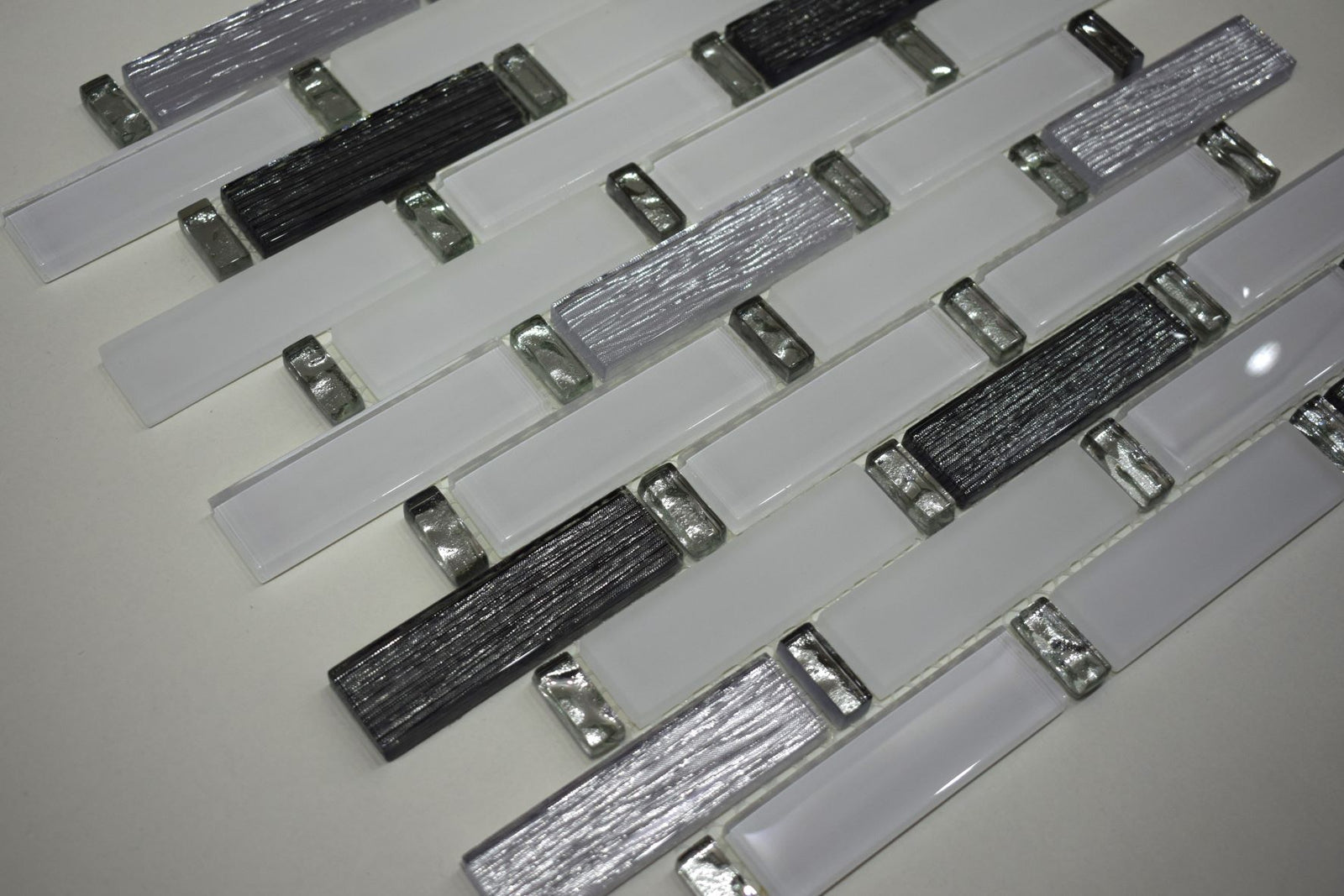 White Grayscale Glass Mosaic Tile | 1 sheet 30cmx30cm&8mm | 11 sheets 1sqm