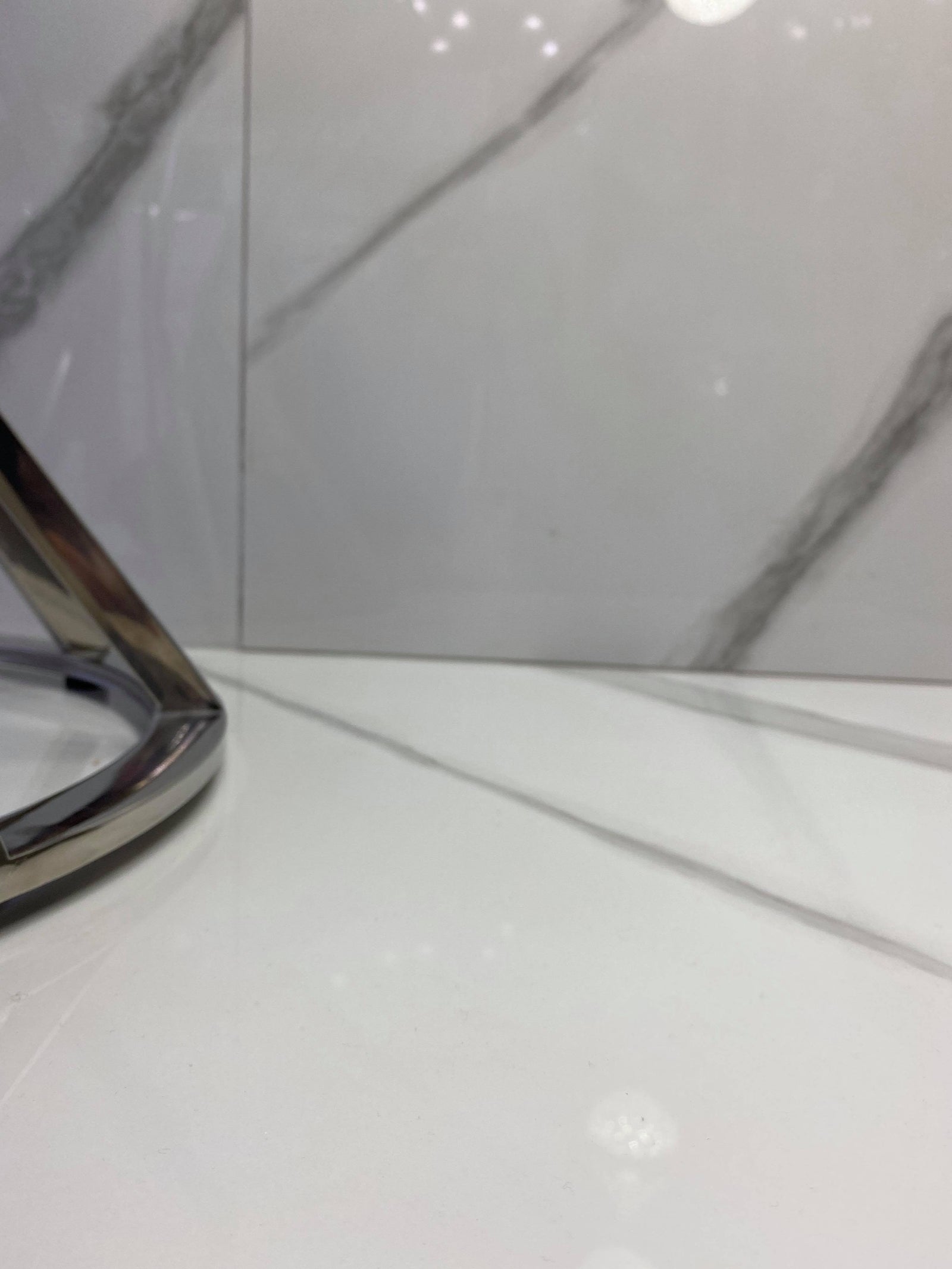 White glossy porcelain tile || 1200 x 600 x 10.5 mm, YFT126101