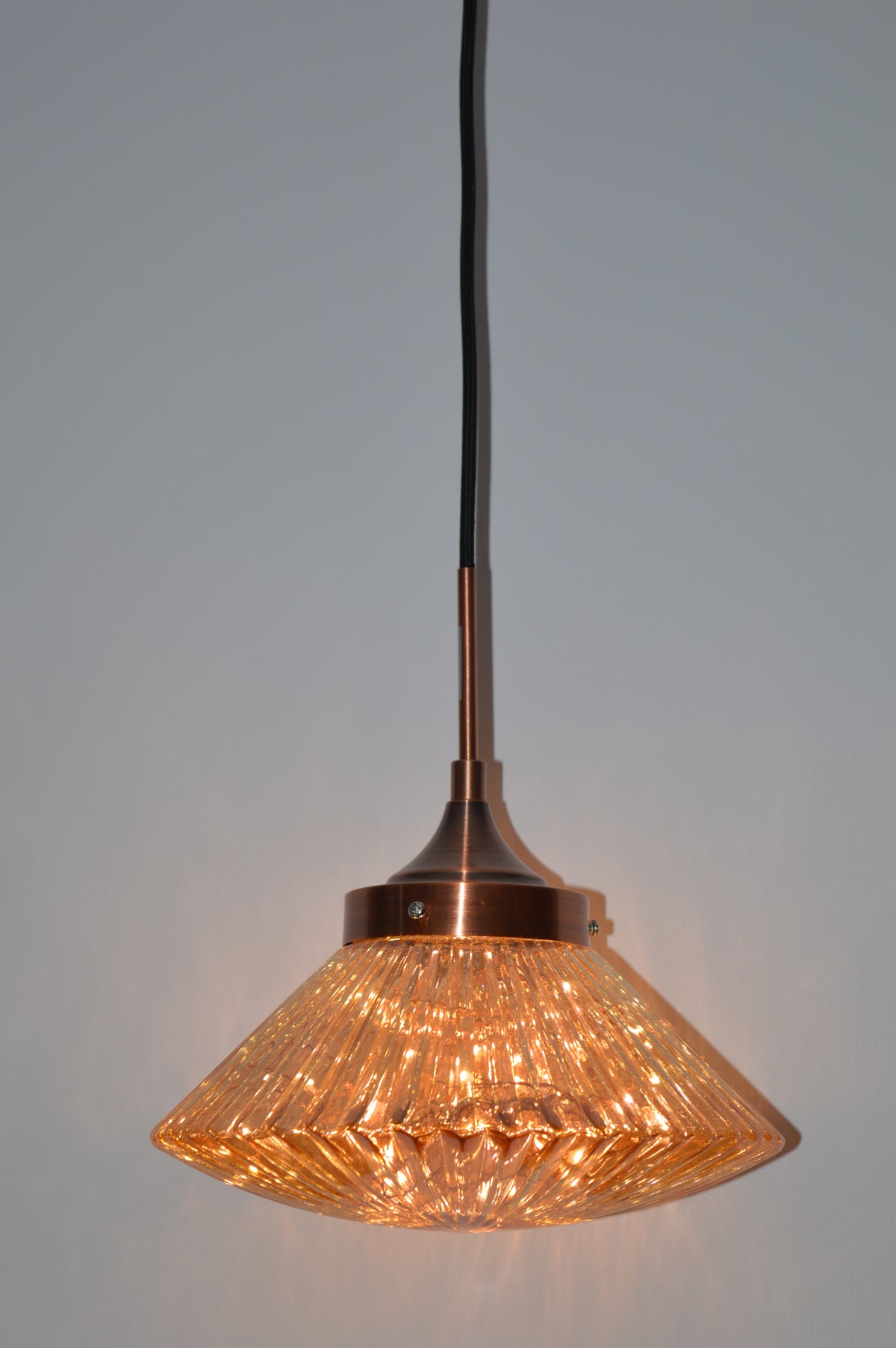 Modern Copper Glass Pendant Light – Elegant Ribbed Hanging Ceiling Lamp