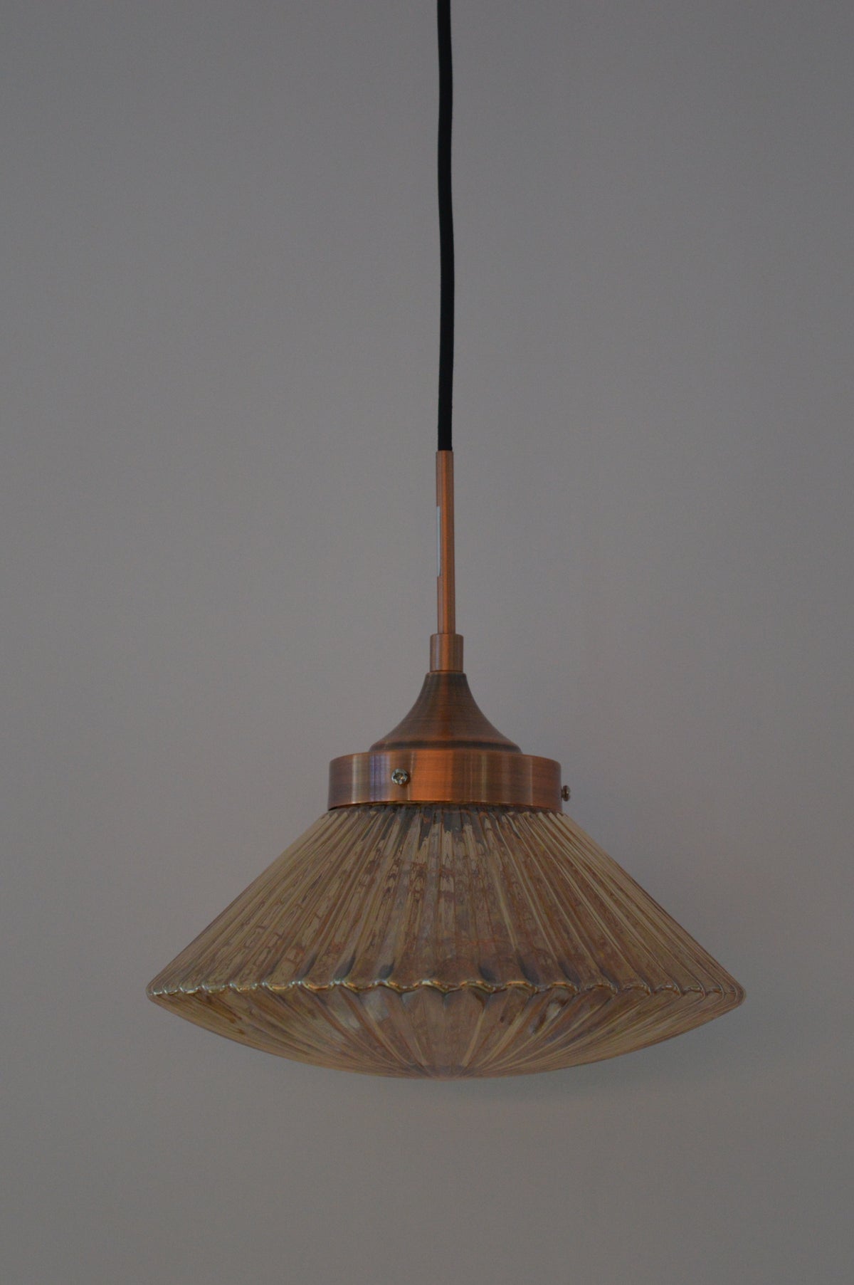 Modern Copper Glass Pendant Light – Elegant Ribbed Hanging Ceiling Lamp