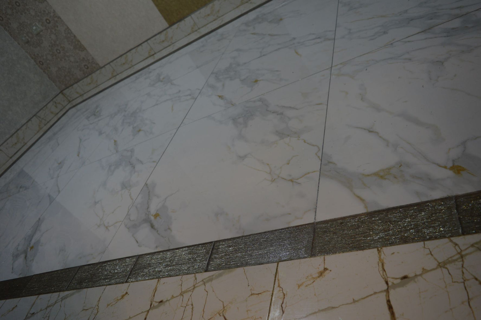 White Marble Effect with Grey and Cream Color Texture Polished Porcelain Tiles Wall & Floor Tiles-800*800*10.5mm-CTB842003F