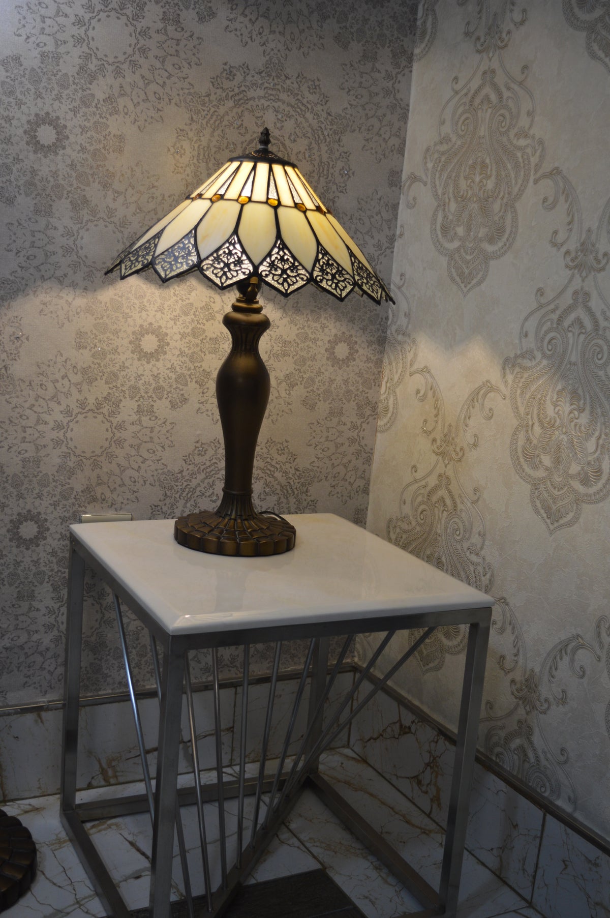 Luxury Gold Circular Crystal LED Small Table Lamp Modern Ring Bedside Lamp Home