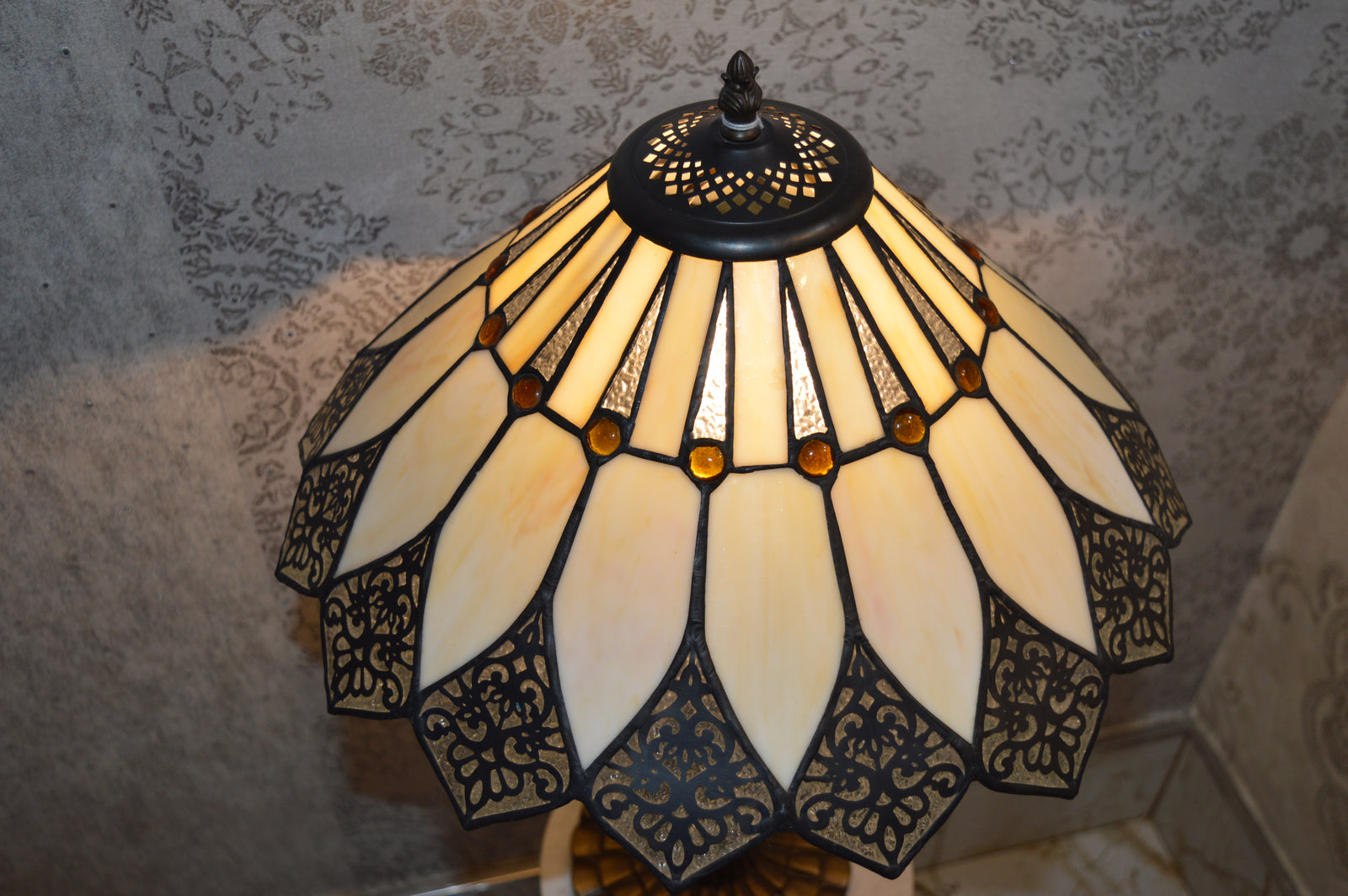 Luxury Gold Circular Crystal LED Small Table Lamp Modern Ring Bedside Lamp Home