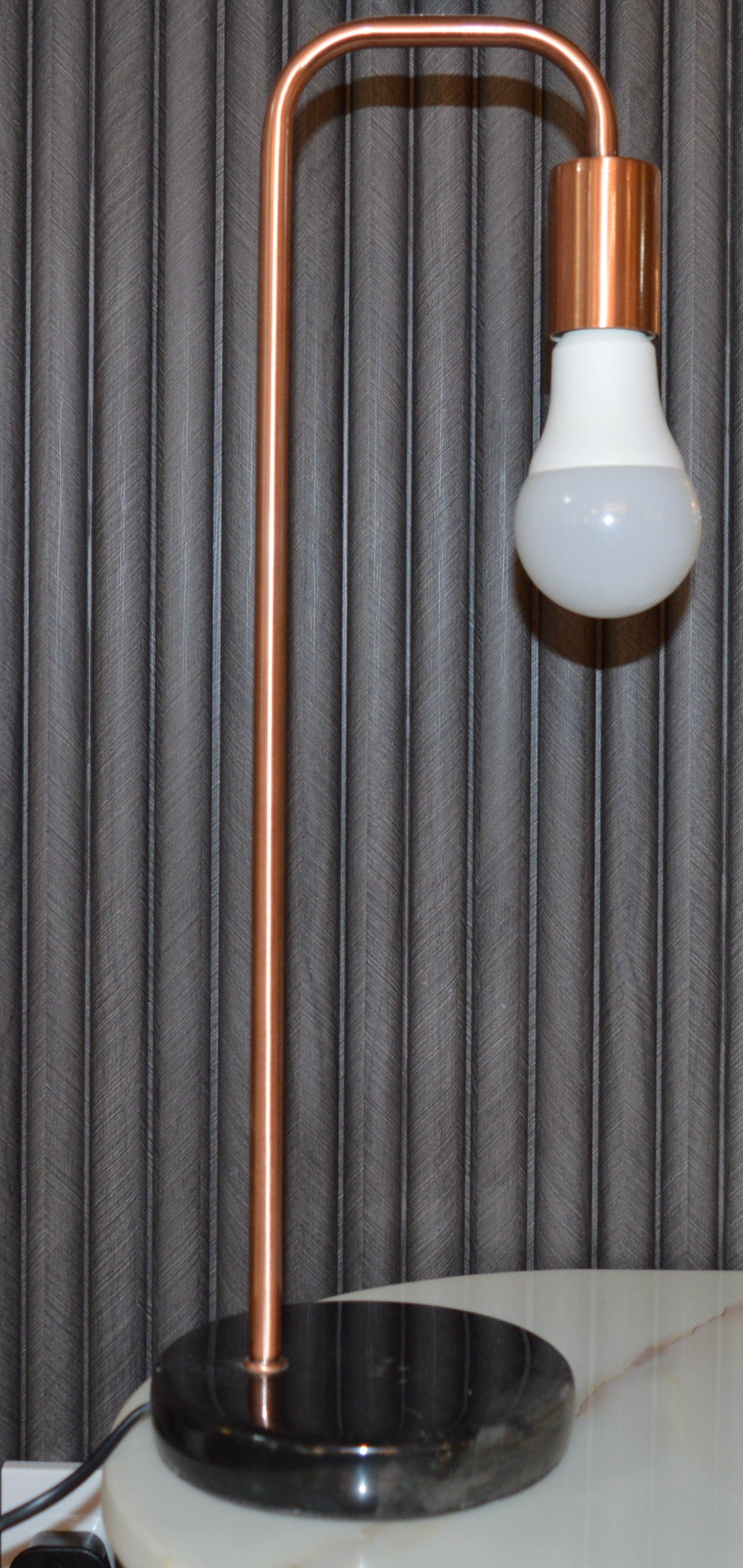 Unique Single Bulb Table Lamp Modern Decorative Accent Lighting