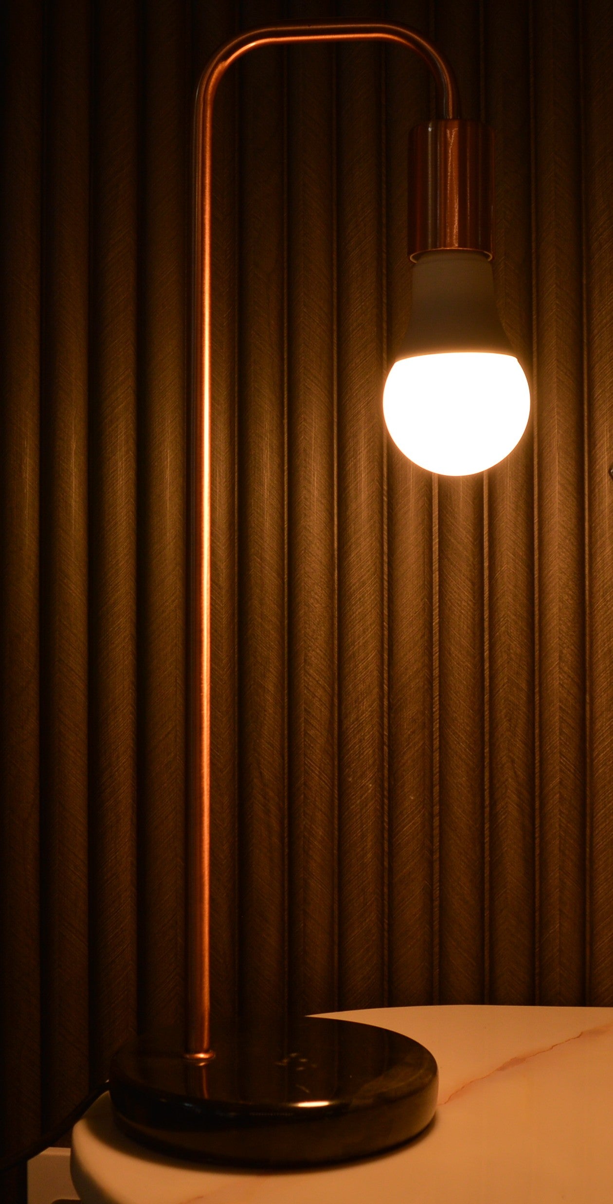 Unique Single Bulb Table Lamp Modern Decorative Accent Lighting