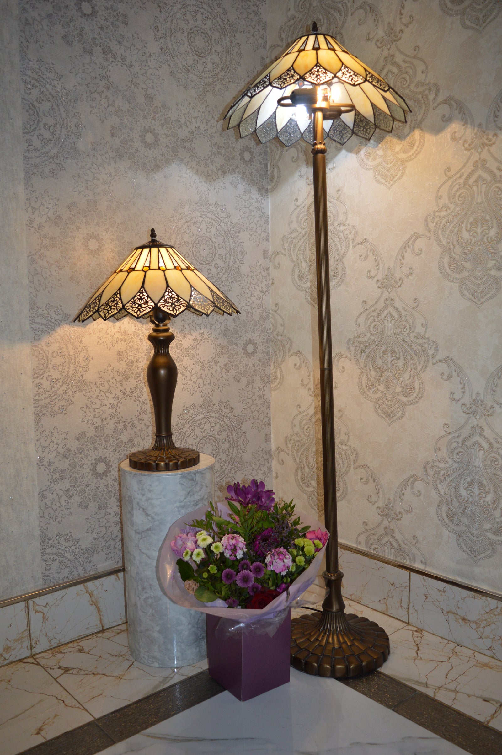 Luxury Gold Circular Crystal LED Small Table Lamp Modern Ring Bedside Lamp Home