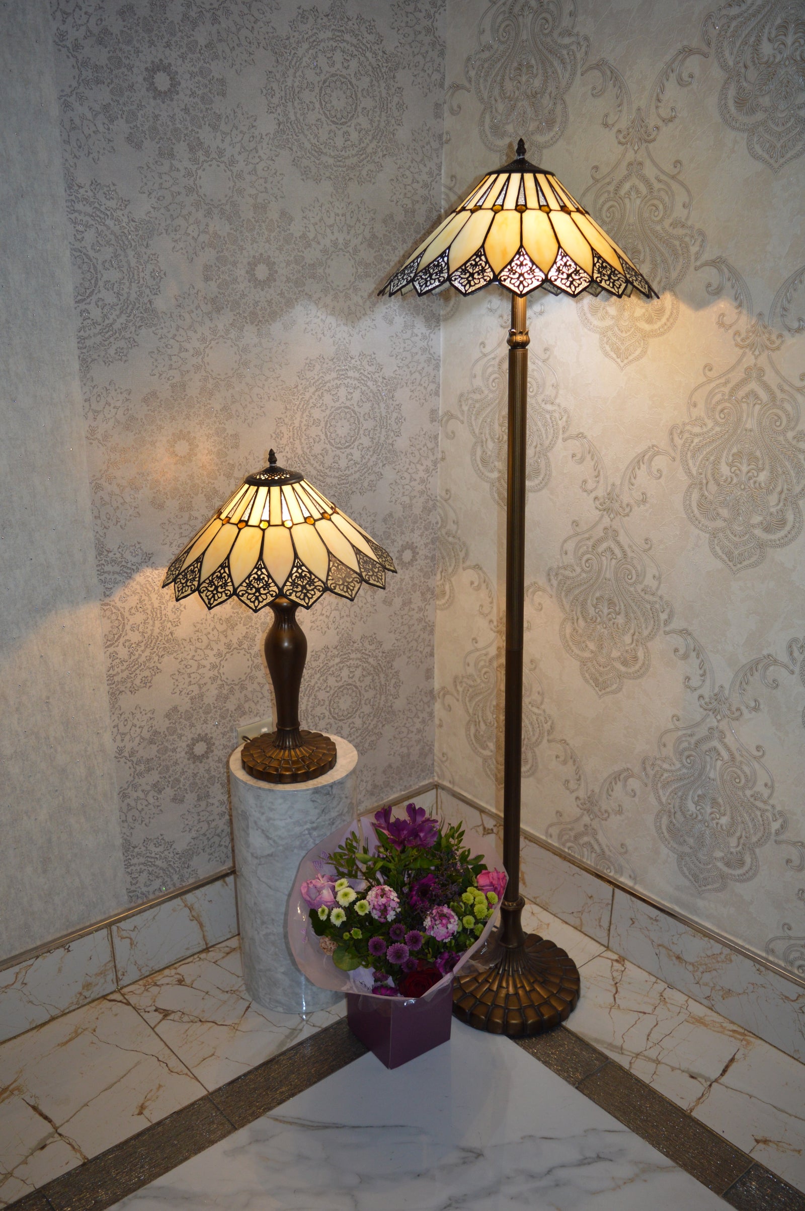 Luxury Gold Circular Crystal LED Small Table Lamp Modern Ring Bedside Lamp Home