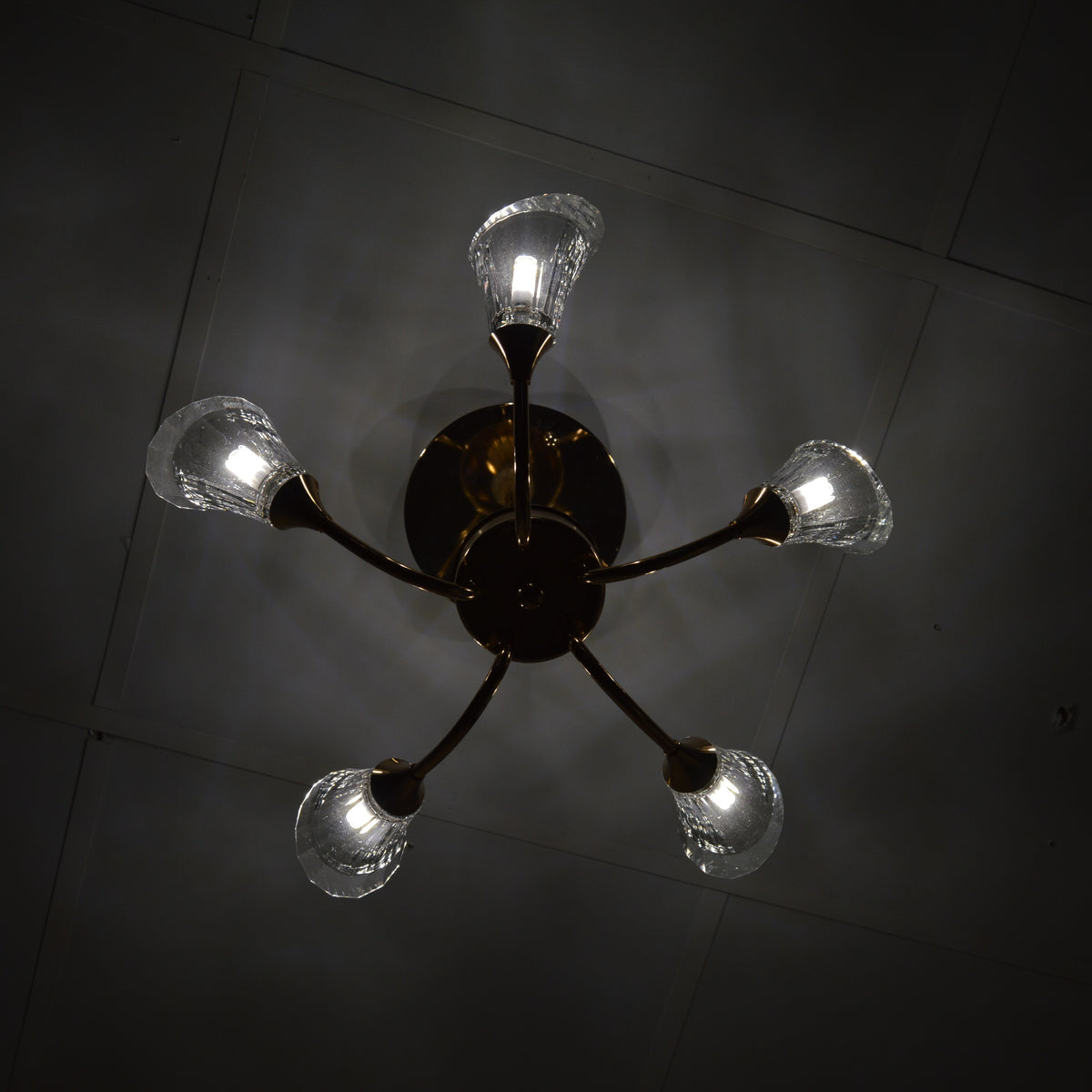 Luxury Crystal Glass Ceiling Chandelier – Modern LED Pendant 02 Colour 02 Size