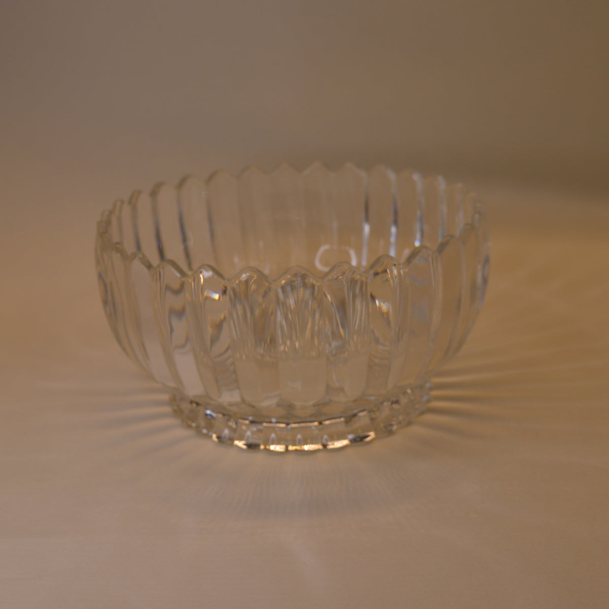 Revolving Crystal Bowl Stand for Fruits Vegetables Baskets Creative Fruit Dish Basket Luxurious Fruit Basket/Bowl