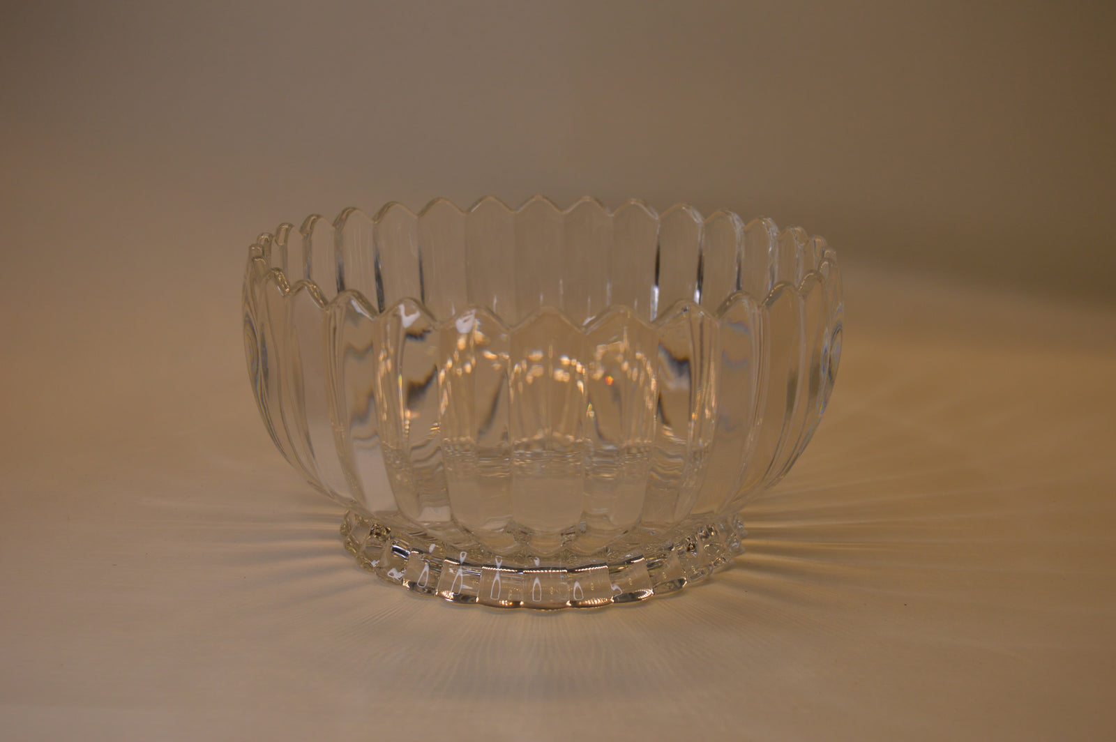 Revolving Crystal Bowl Stand for Fruits Vegetables Baskets Creative Fruit Dish Basket Luxurious Fruit Basket/Bowl