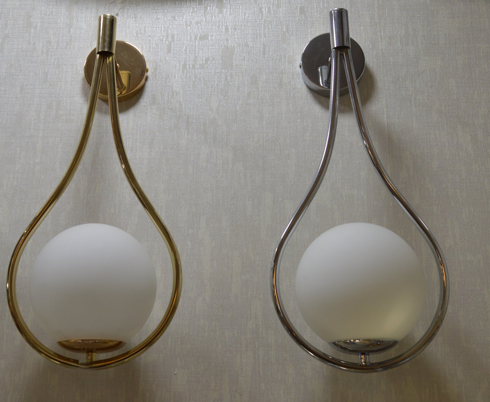 Aurora Loop Globe Wall Light – Luxury Gold Finish