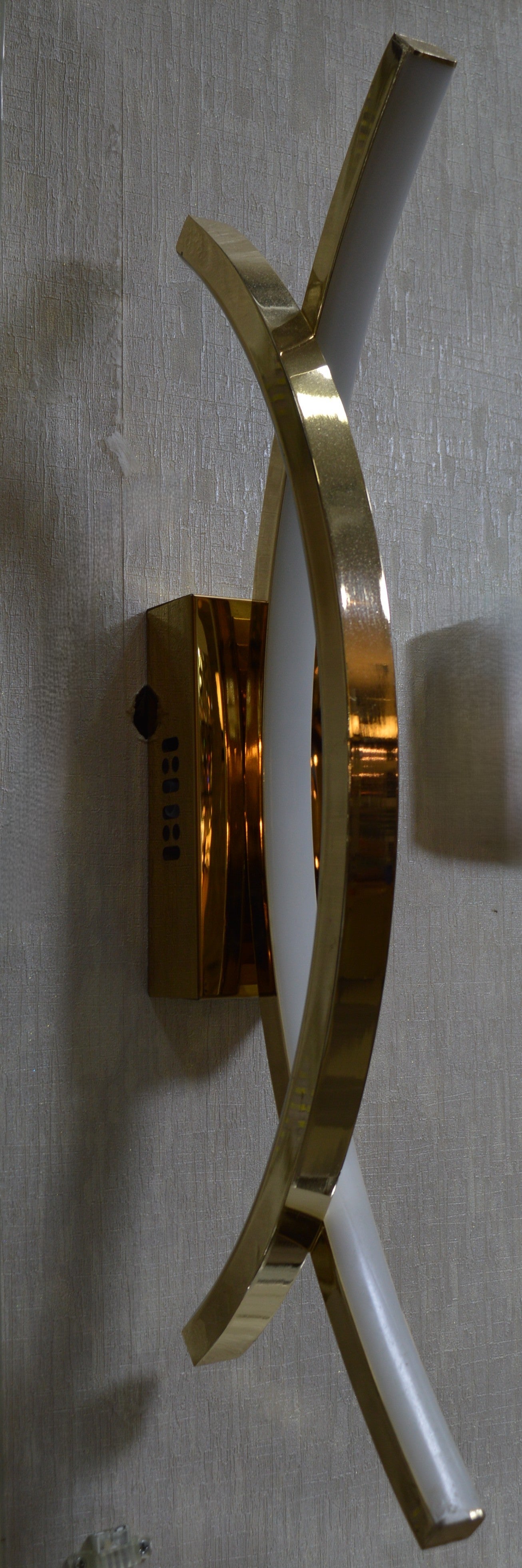 Modern Gold LED Wall Light – Contemporary Curved Decorative Wall Sconce