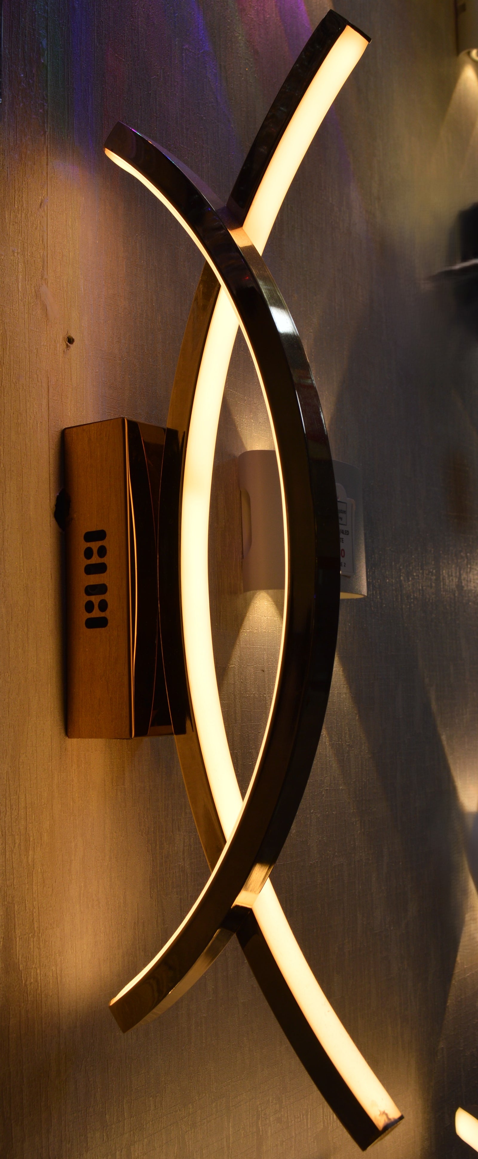 Modern Gold LED Wall Light – Contemporary Curved Decorative Wall Sconce