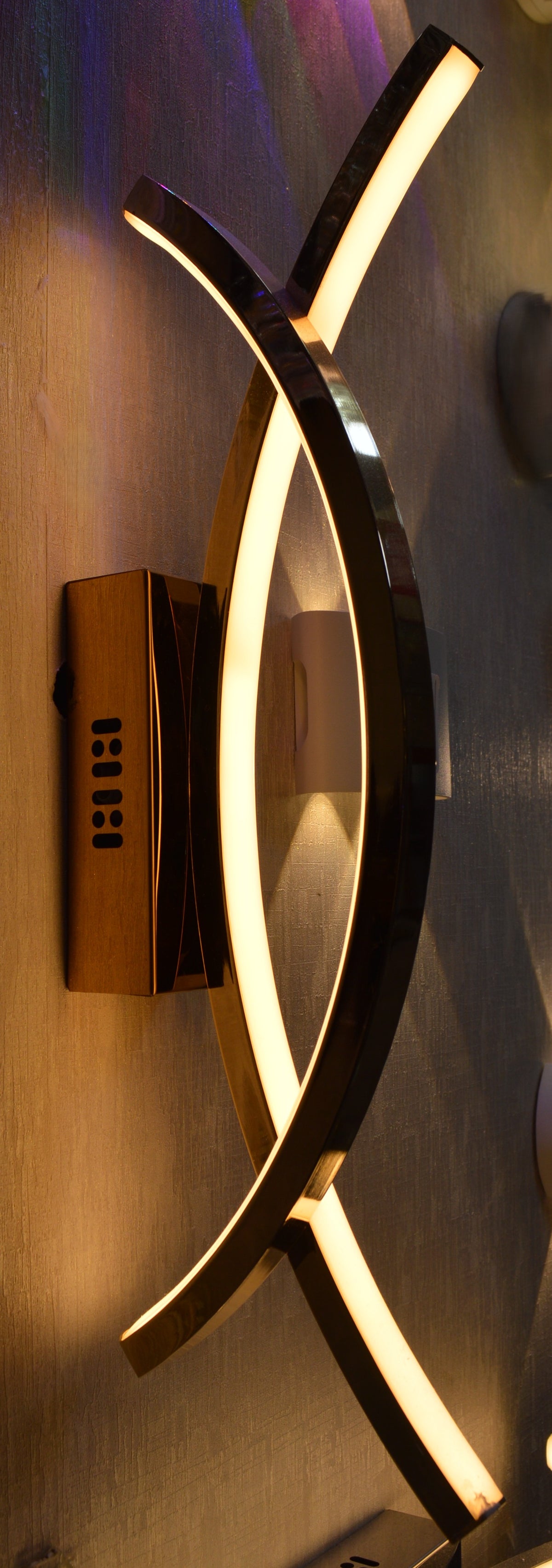 Modern Gold LED Wall Light – Contemporary Curved Decorative Wall Sconce