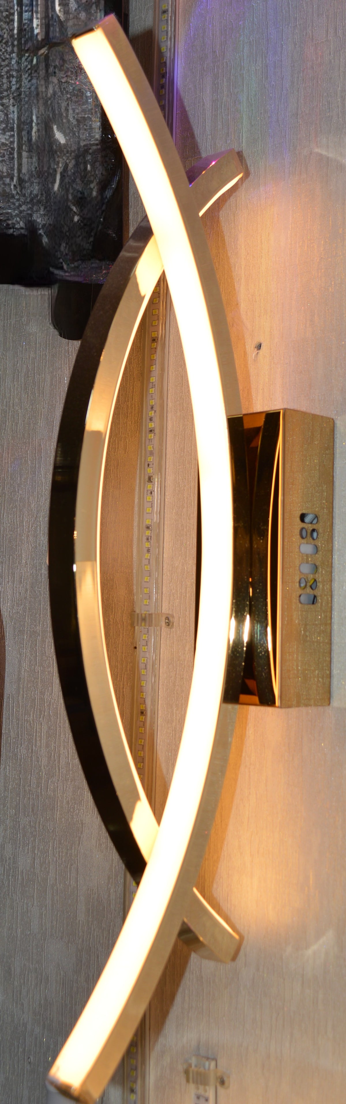 Modern Gold LED Wall Light – Contemporary Curved Decorative Wall Sconce