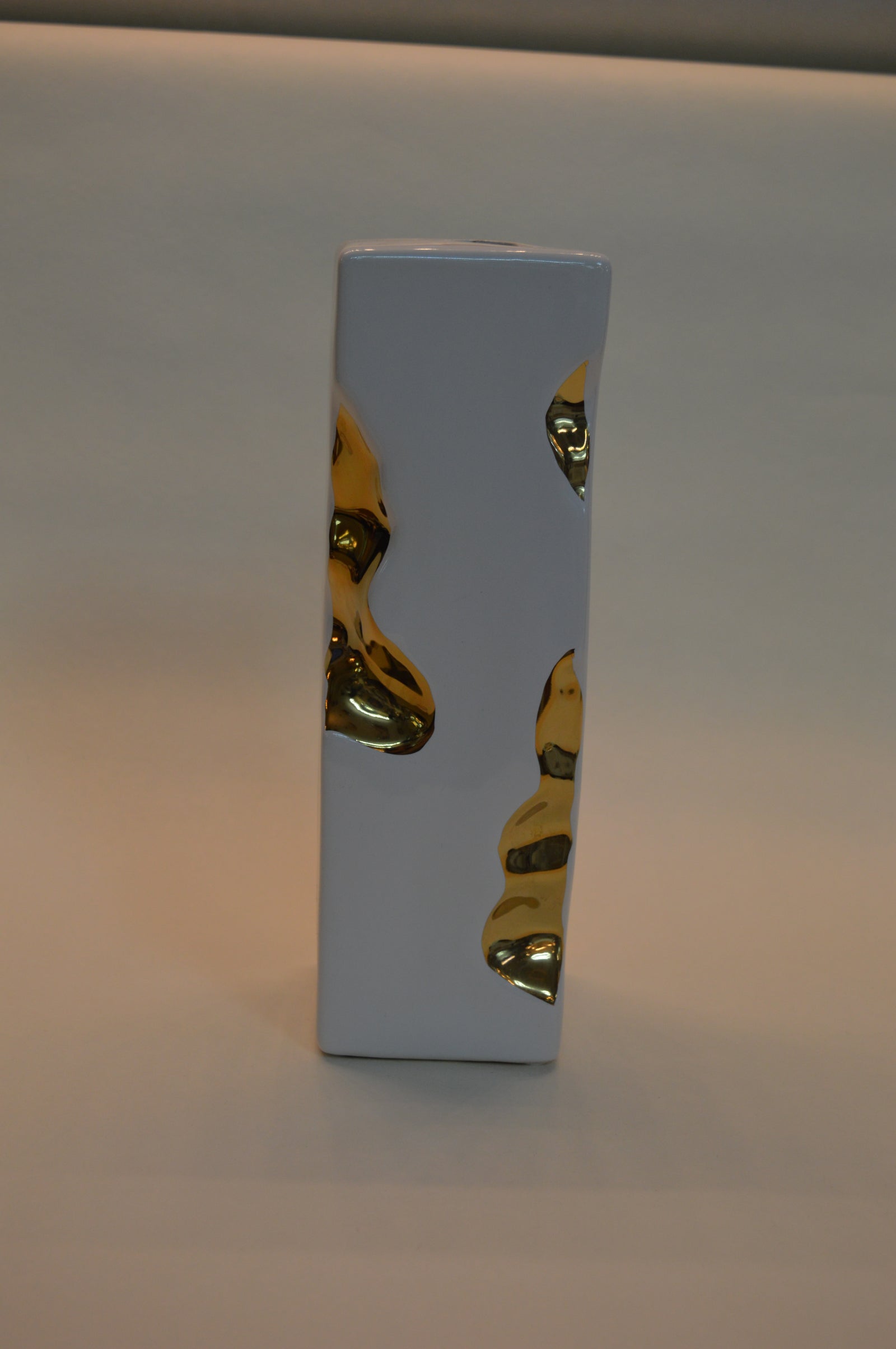 Home Décor White Cheese Flower Vase Ornaments in three different sizes -Gold