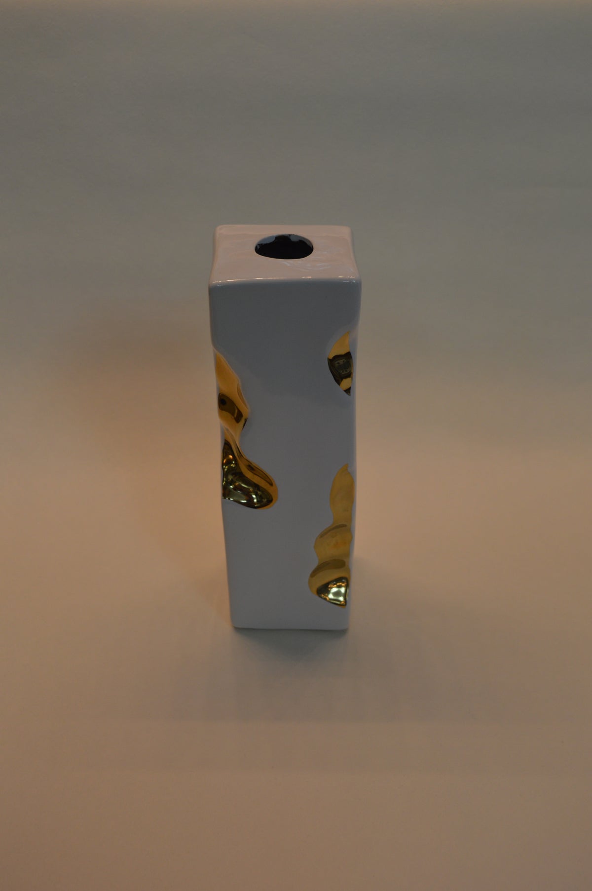 Home Décor White Cheese Flower Vase Ornaments in three different sizes -Gold