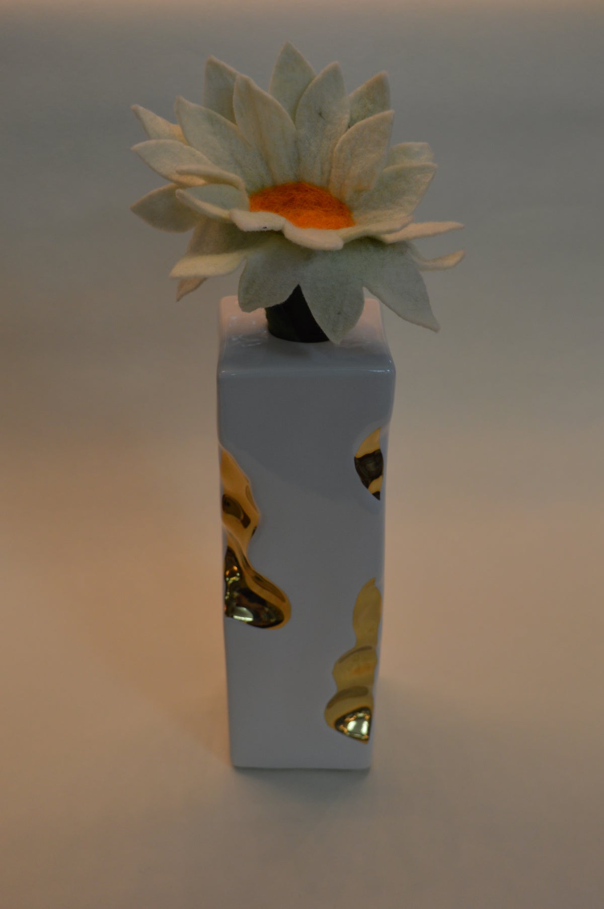 Home Décor White Cheese Flower Vase Ornaments in three different sizes -Gold