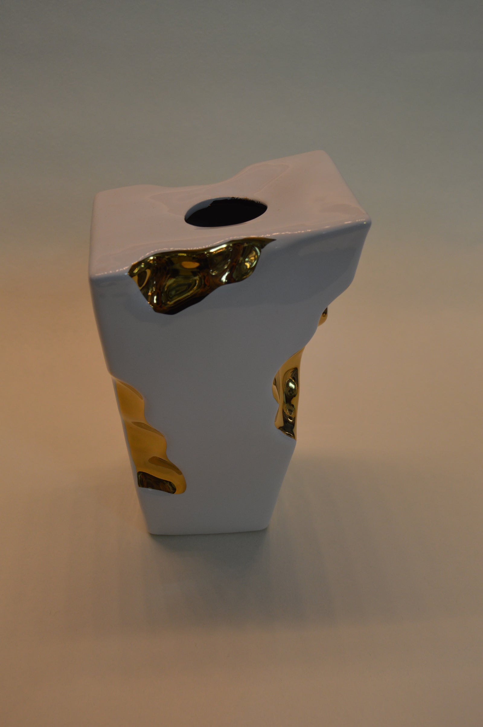 Home Décor White Cheese Flower Vase Ornaments in three different sizes -Gold