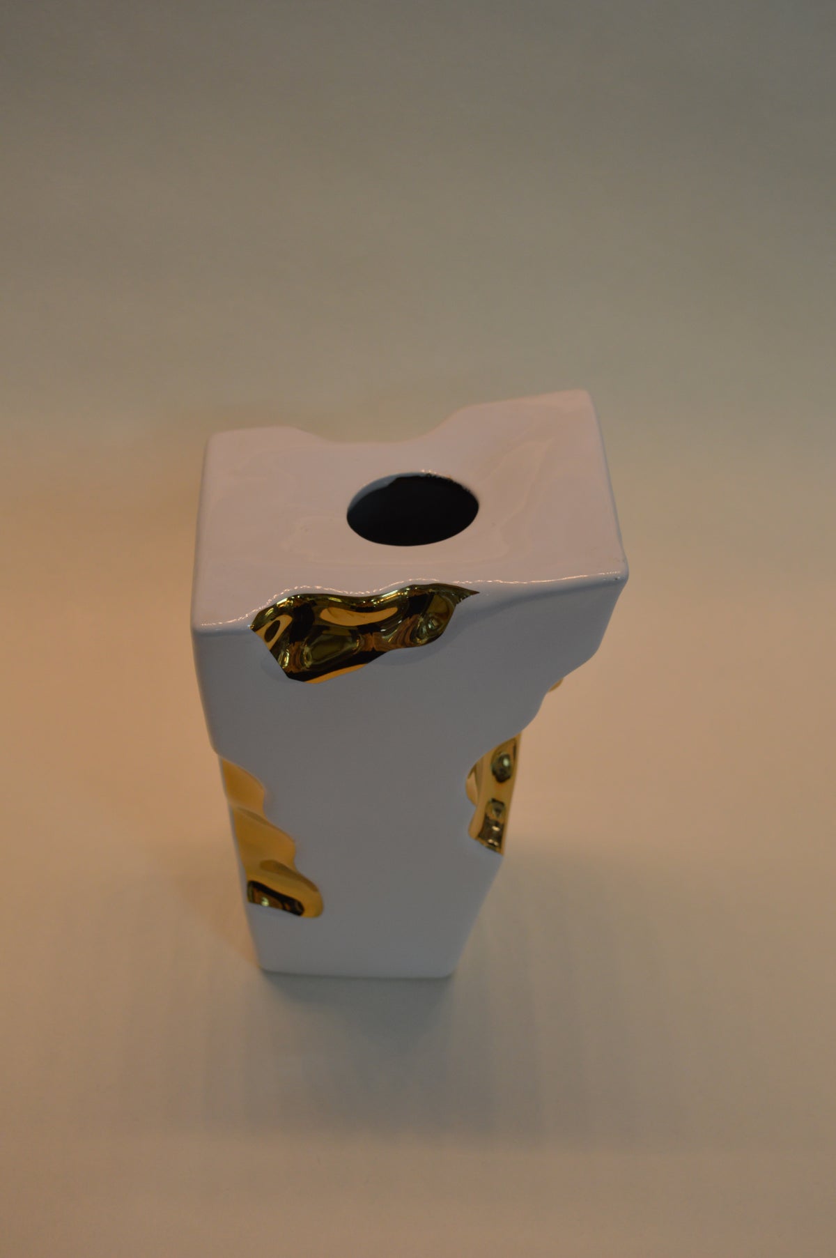 Home Décor White Cheese Flower Vase Ornaments in three different sizes -Gold