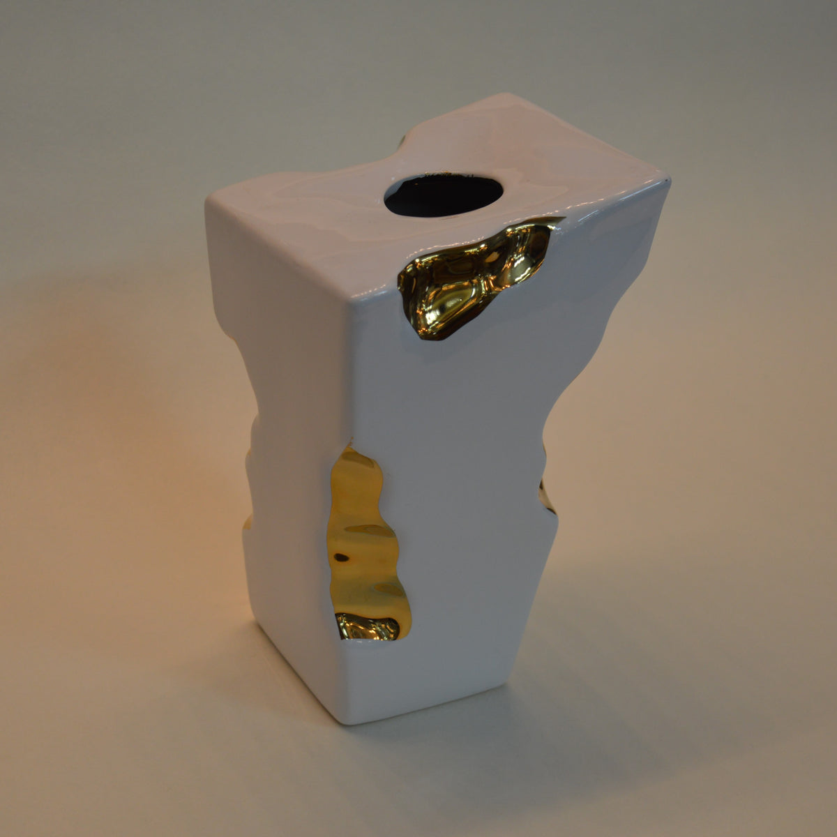 Home Décor White Cheese Flower Vase Ornaments in three different sizes -Gold