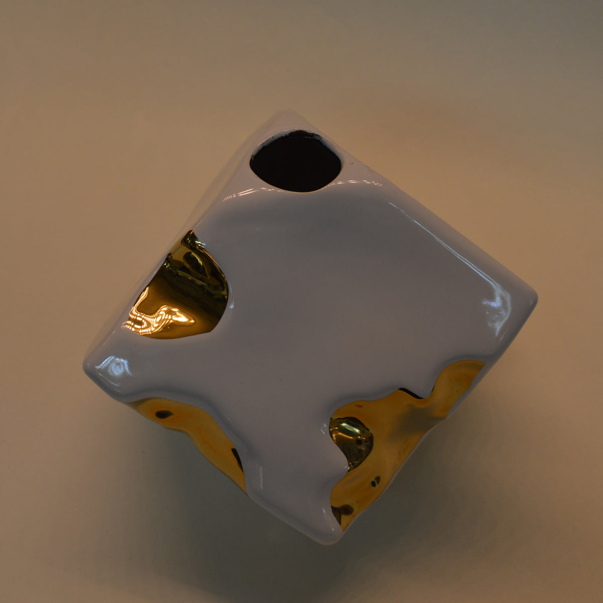 Home Décor White Cheese Flower Vase Ornaments in three different sizes -Gold