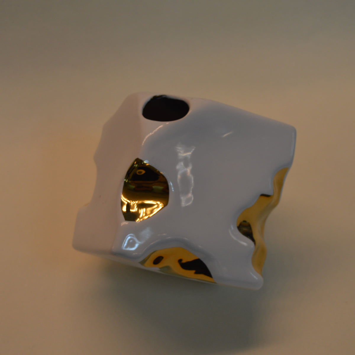 Home Décor White Cheese Flower Vase Ornaments in three different sizes -Gold