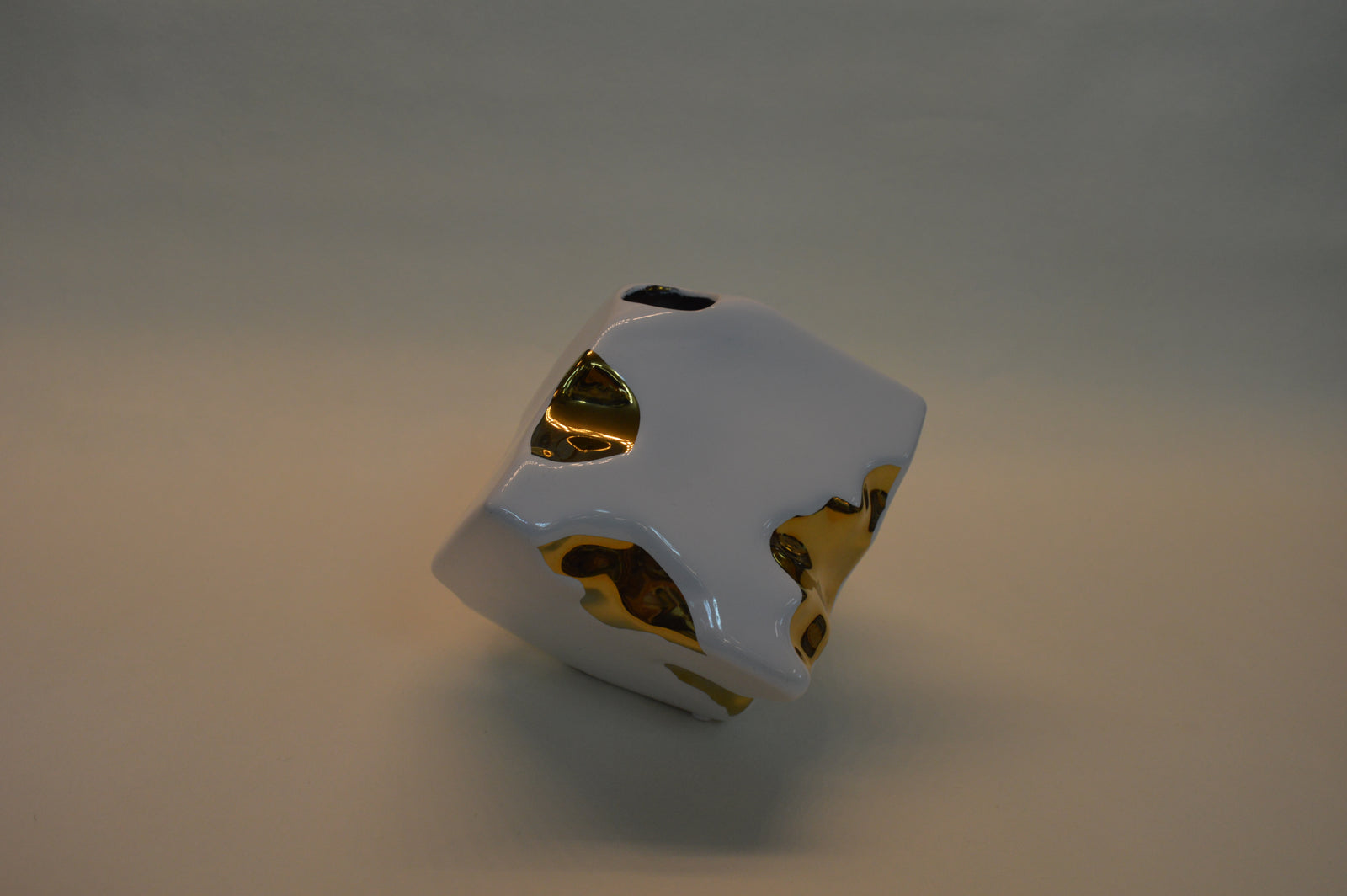 Home Décor White Cheese Flower Vase Ornaments in three different sizes -Gold