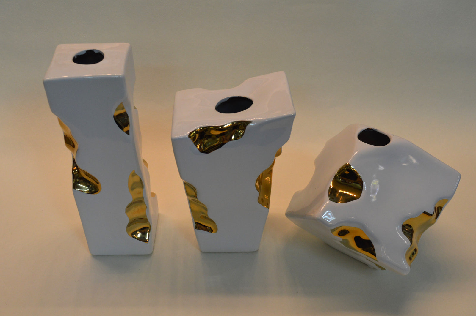 Home Décor White Cheese Flower Vase Ornaments in three different sizes -Gold