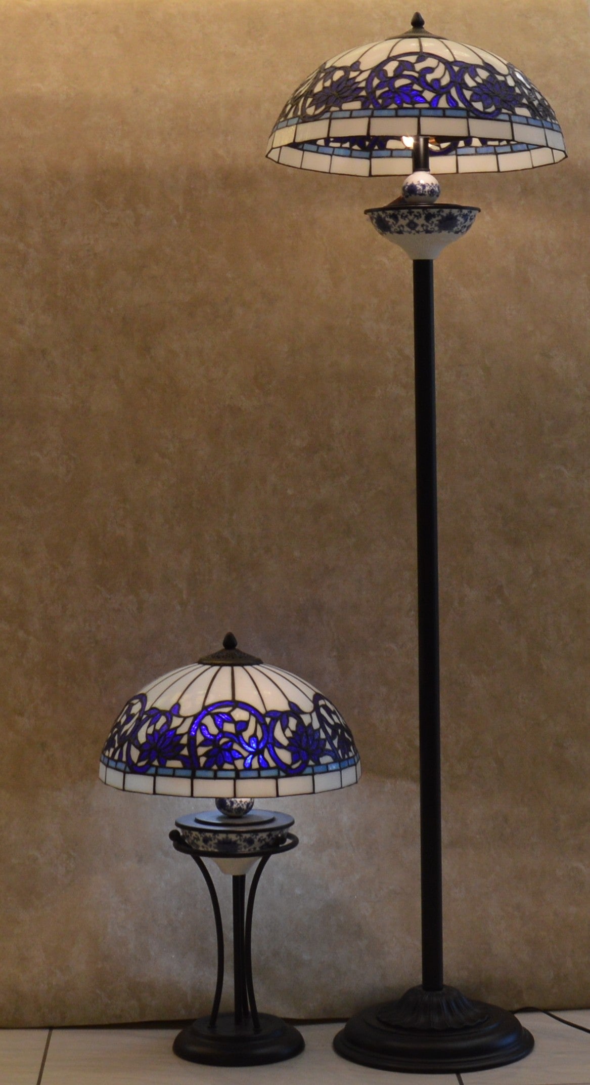 Tiffany Style Blue Floral Stained Glass Table &amp; Floor Lamp Set