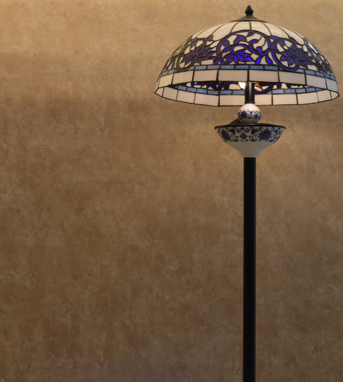 Tiffany Style Blue Floral Stained Glass Table & Floor Lamp Set