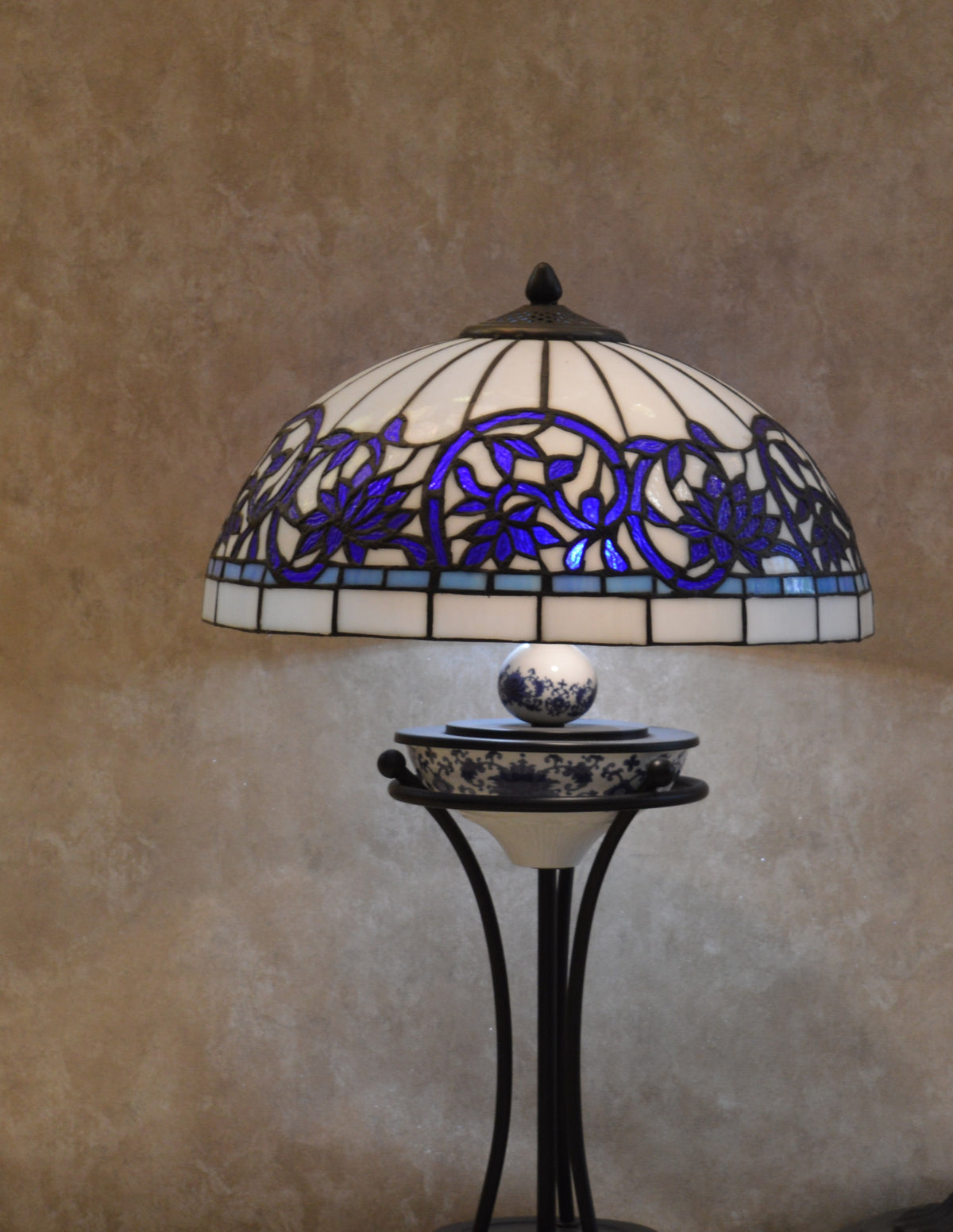 Tiffany Style Blue Floral Stained Glass Table & Floor Lamp Set