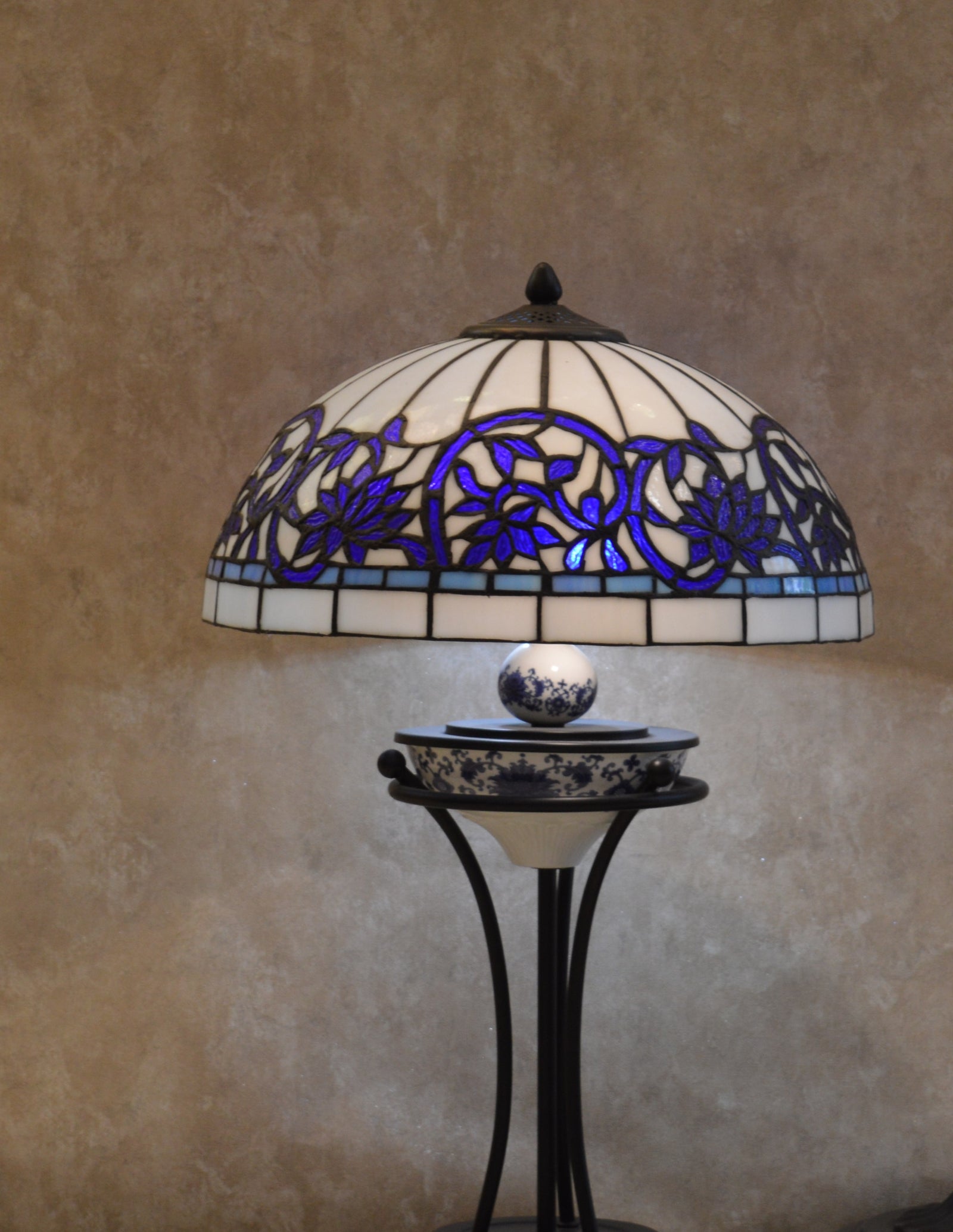 Tiffany Style Blue Floral Stained Glass Table & Floor Lamp Set